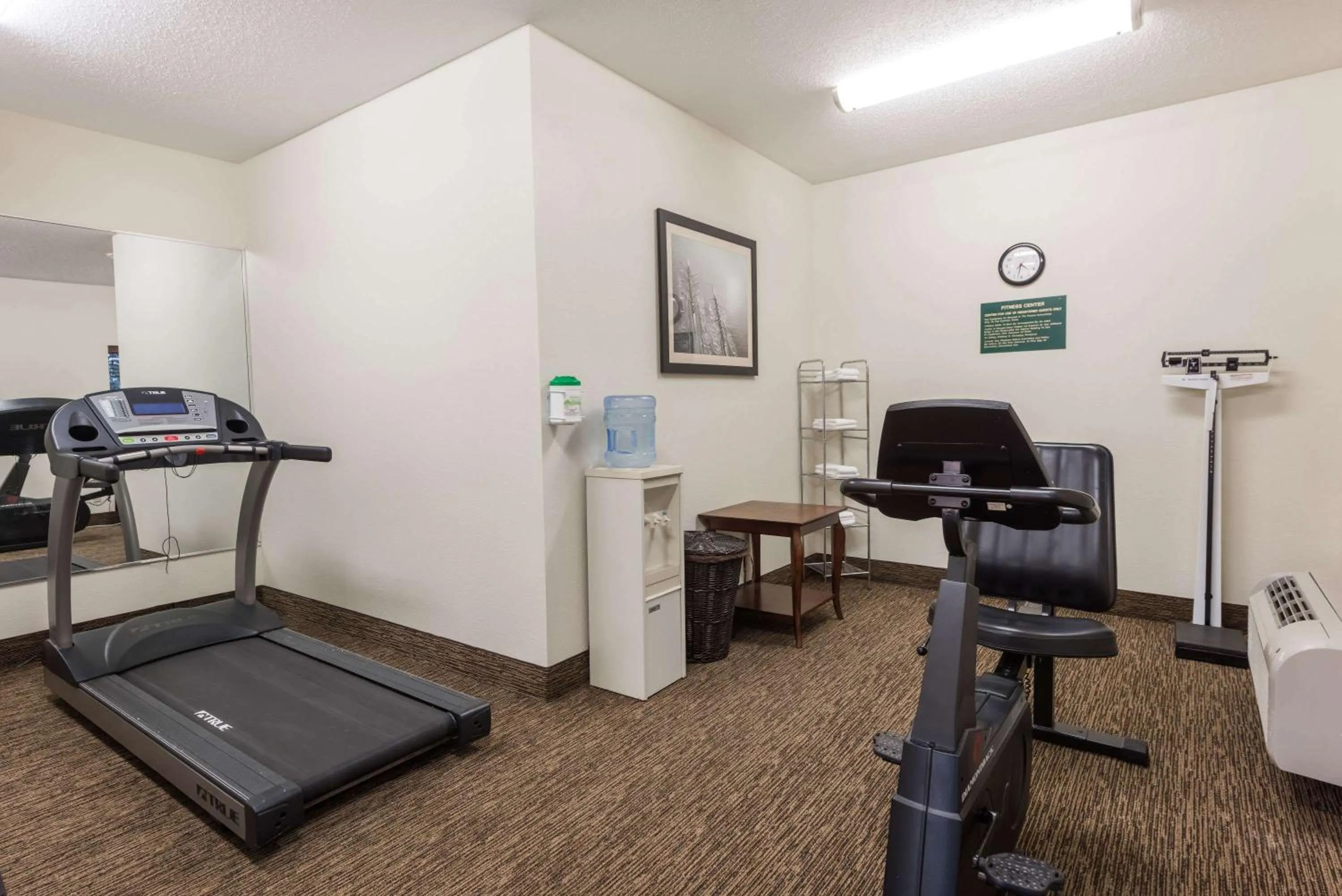 Fitness centre/facilities in Seasons Inn & Suites Highland