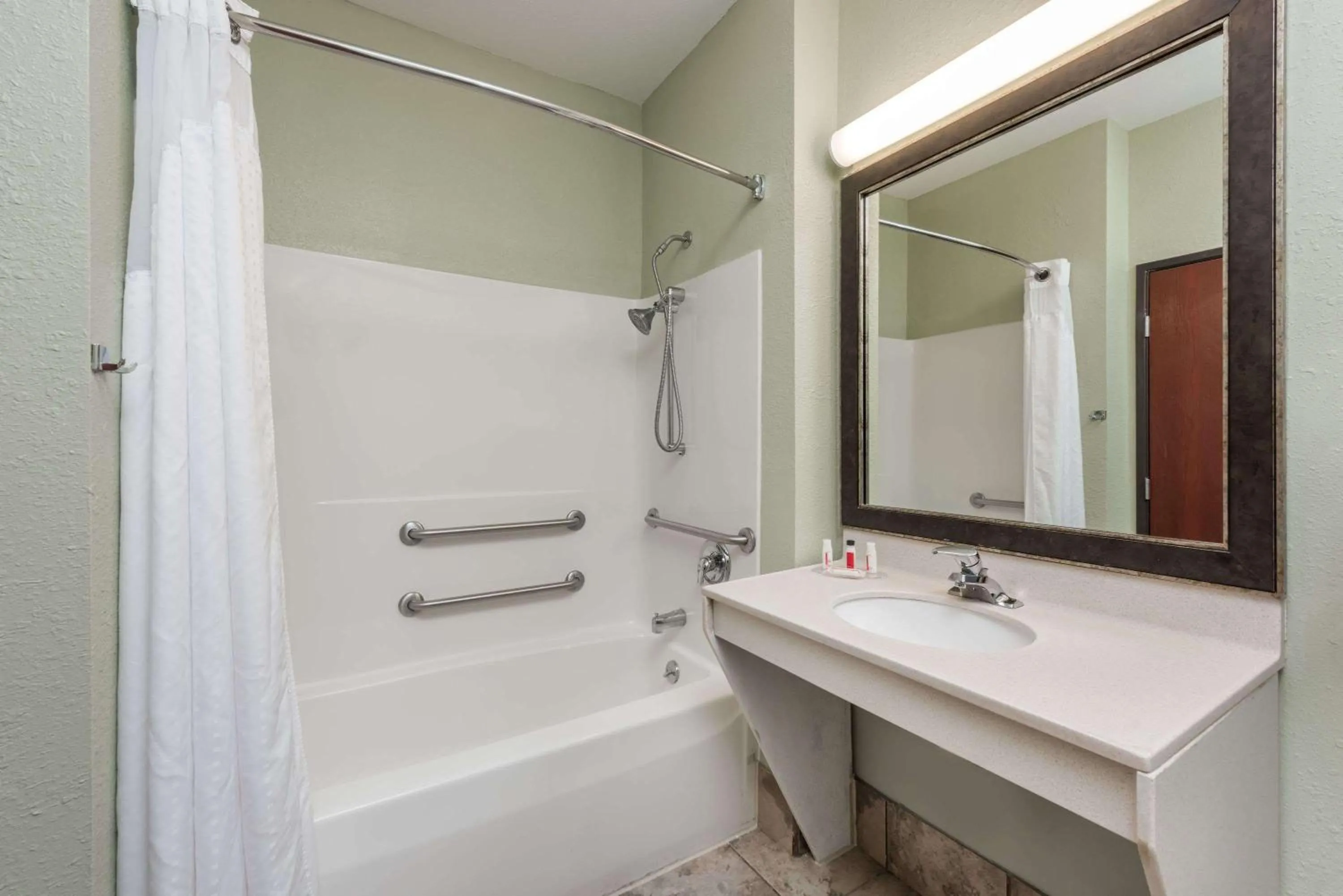 Bathroom in Seasons Inn & Suites Highland