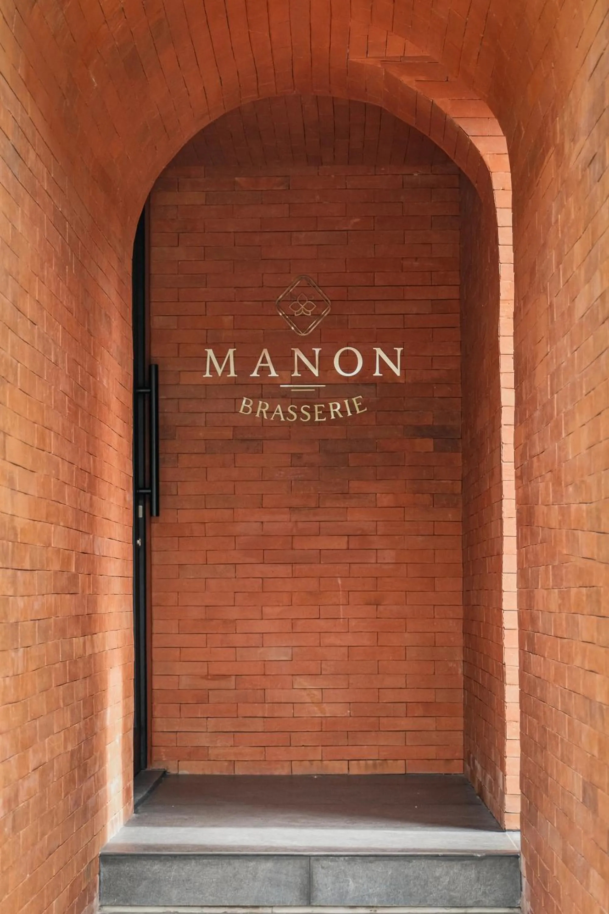 Restaurant/places to eat in Manon Boutique Hotel Kota Lama Semarang