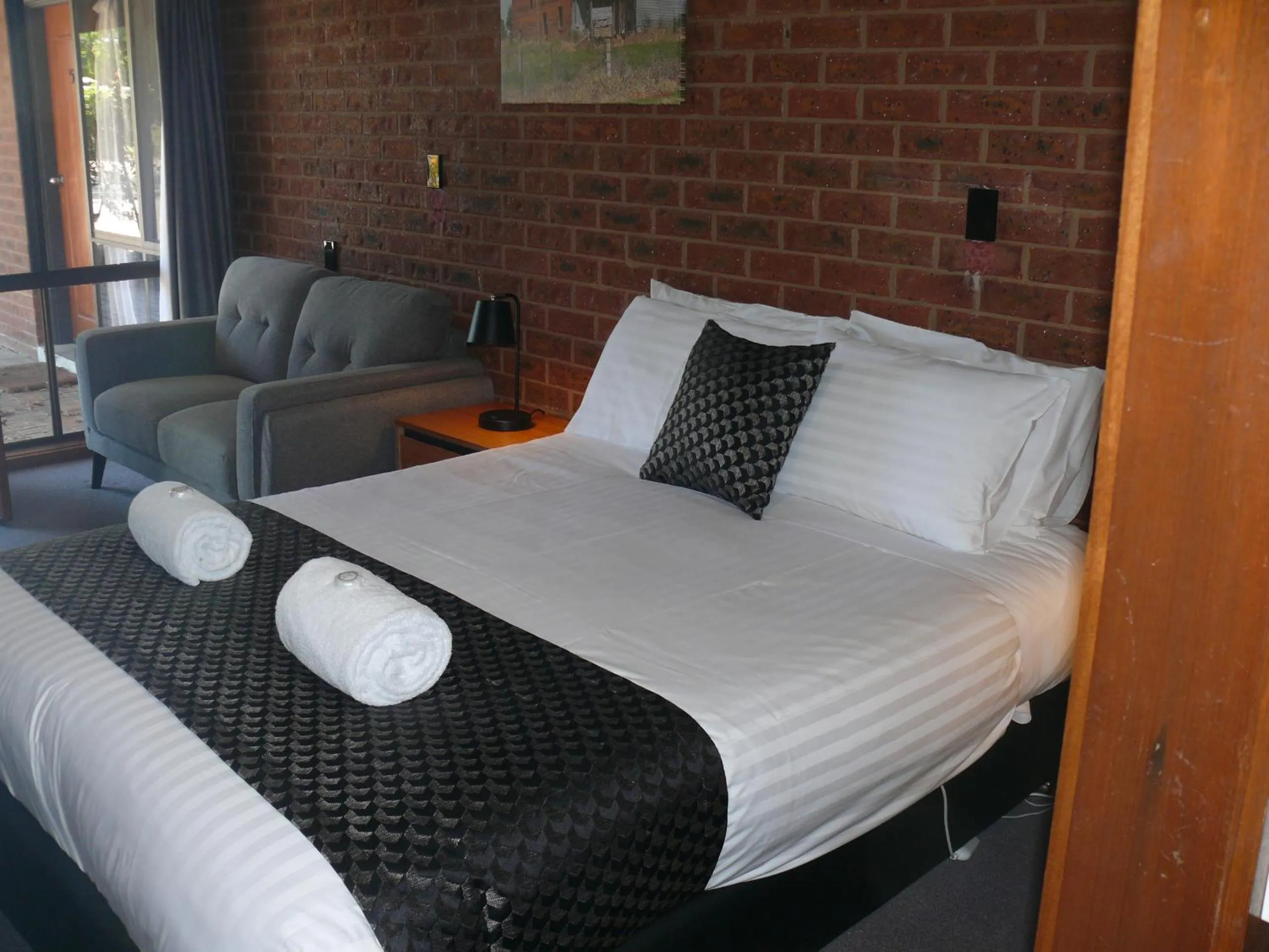 Photo of the whole room, Bed in Milawa Motel