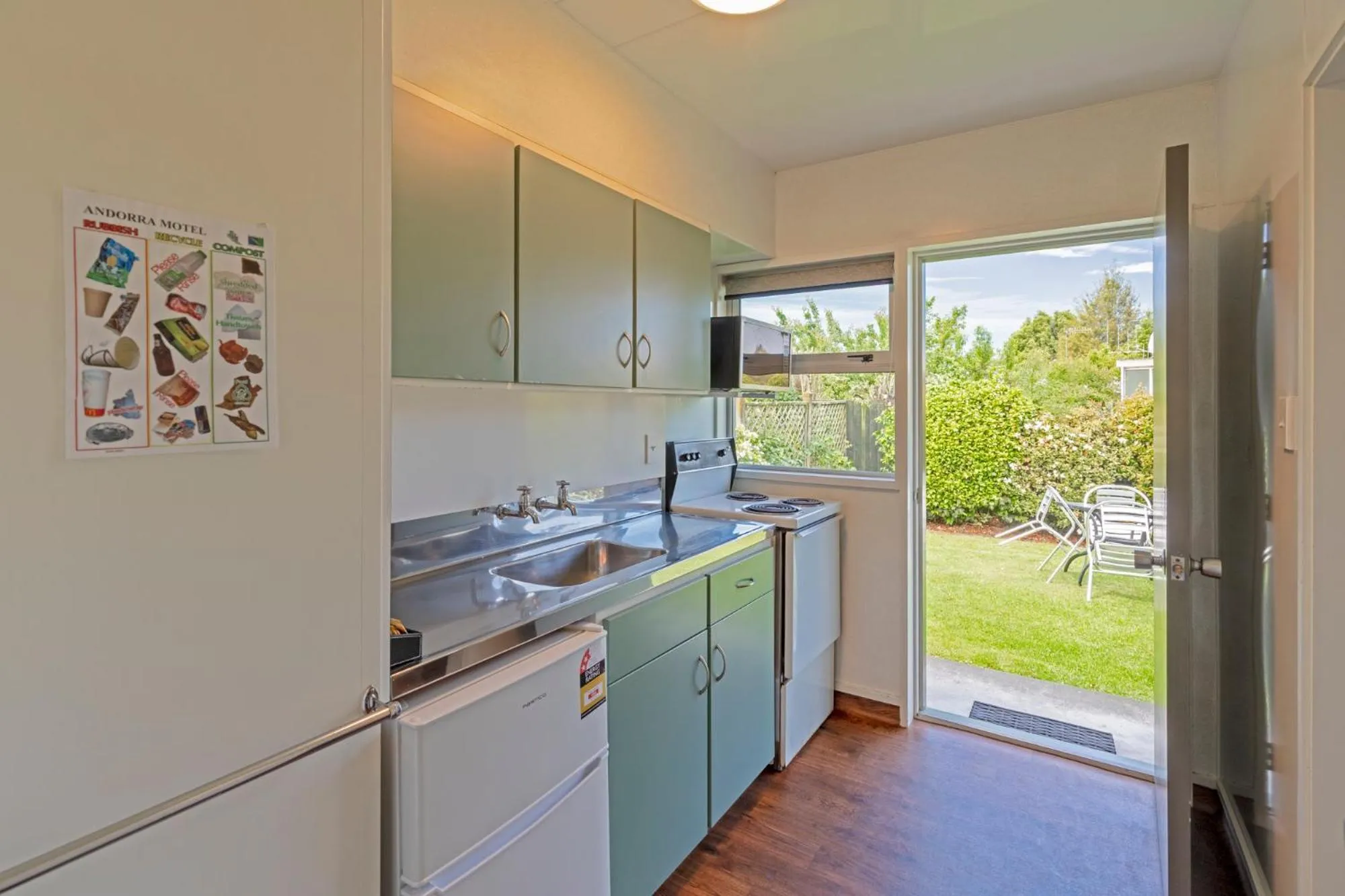Kitchen or kitchenette in Andorra Motel