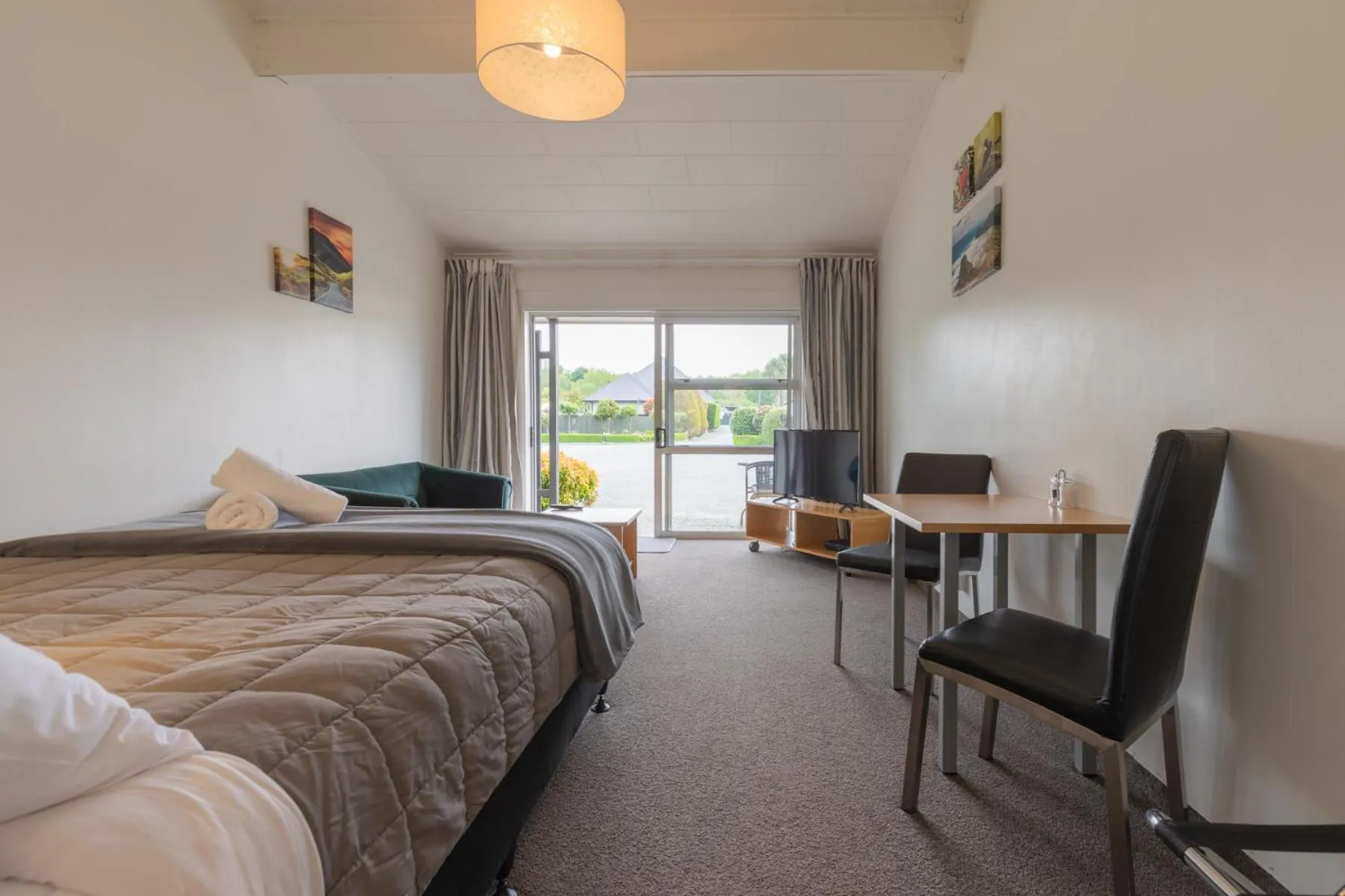 Bed in Andorra Motel