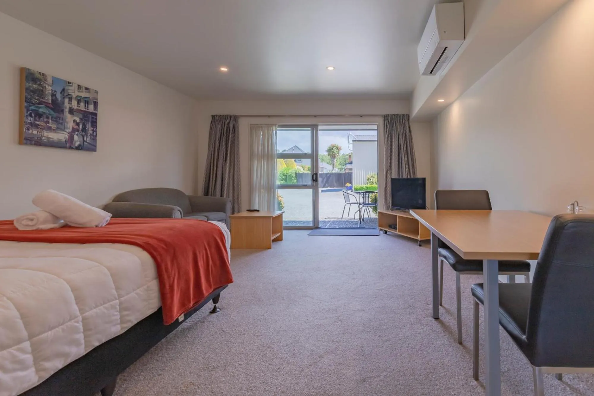 TV and multimedia, Bed in Andorra Motel