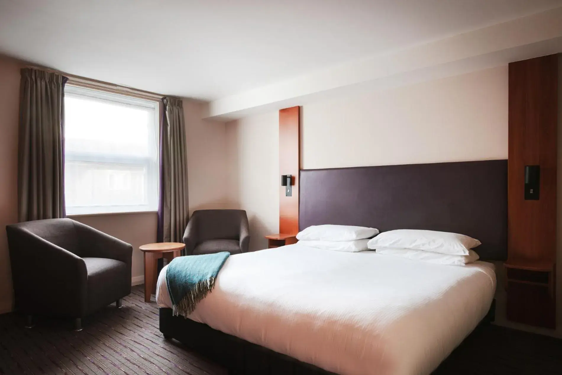 Double Room - Disability Access in The Highwayman Hotel Double Room - Disability Access in The Highwayman Hotel