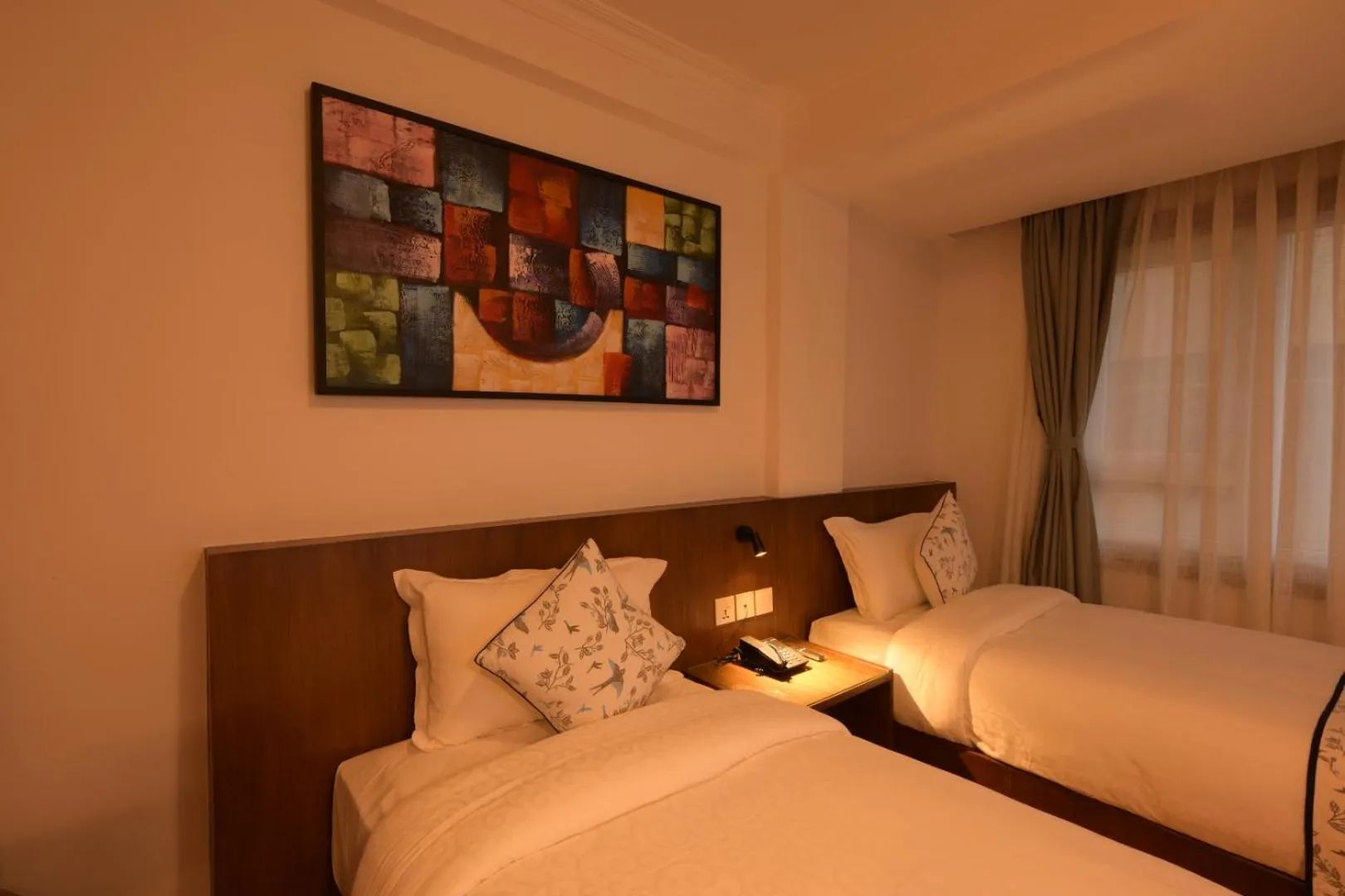 Bed in Gallery Park Hotel