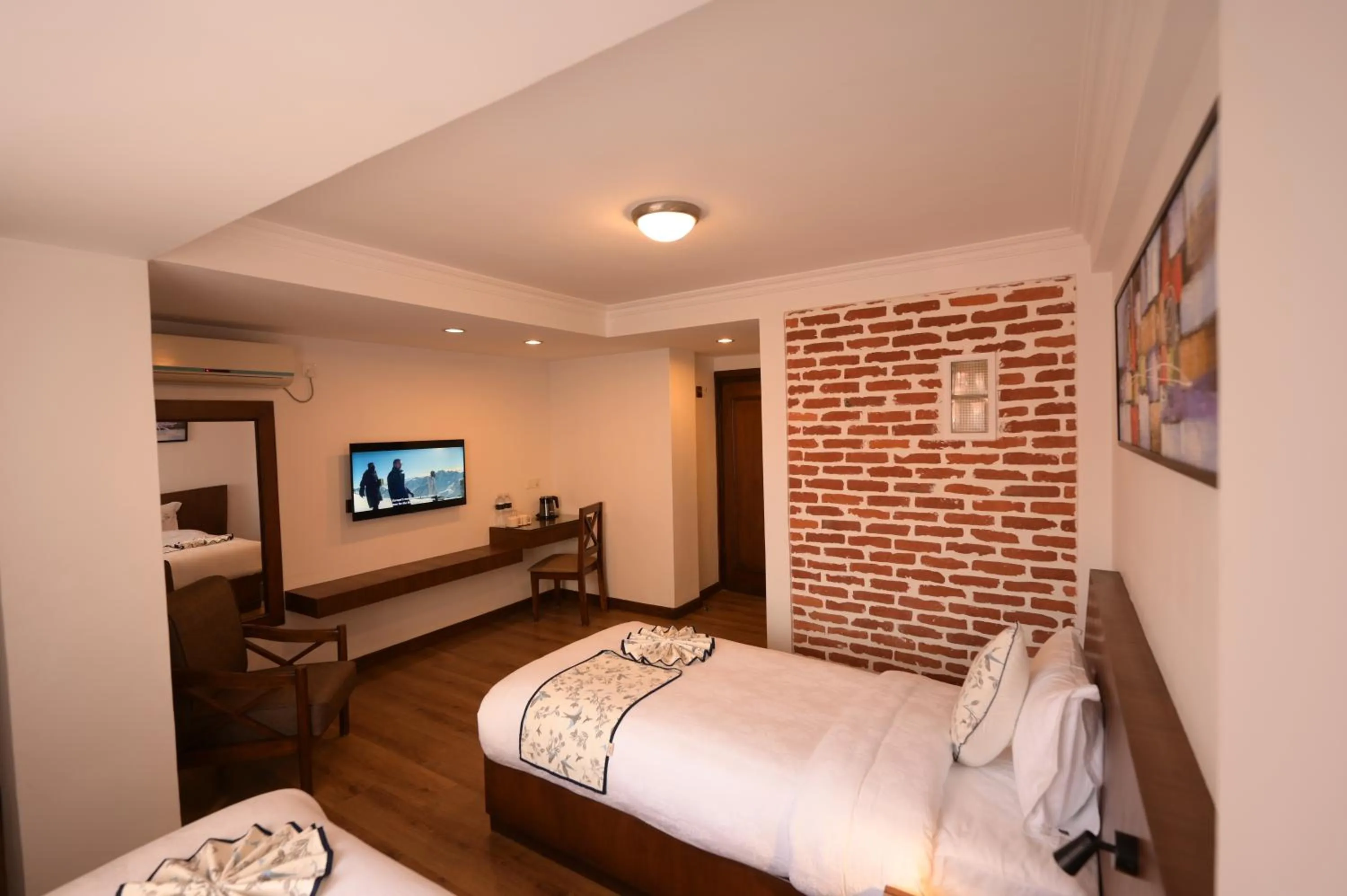 Bedroom, Bed in Gallery Park Hotel