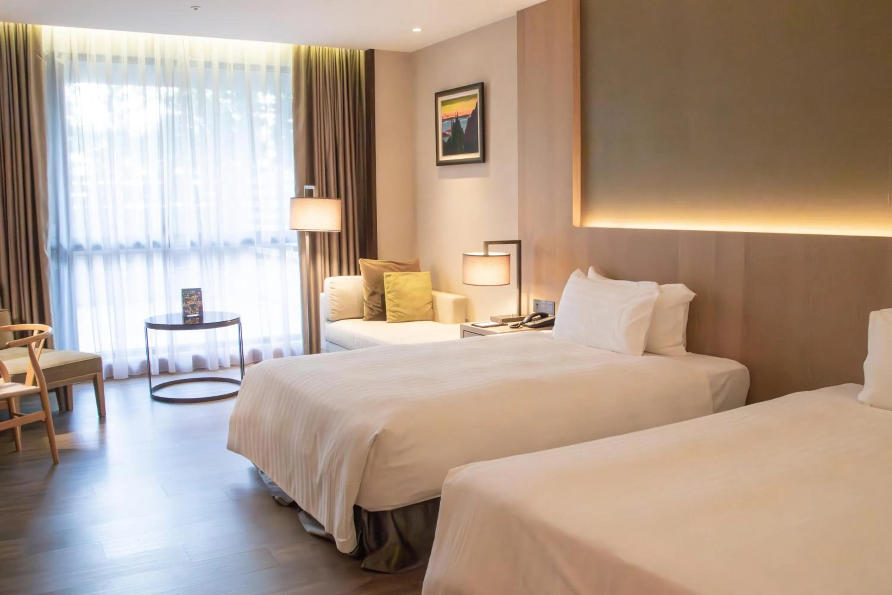 Photo of the whole room, Bed in Golden Lake Hotel