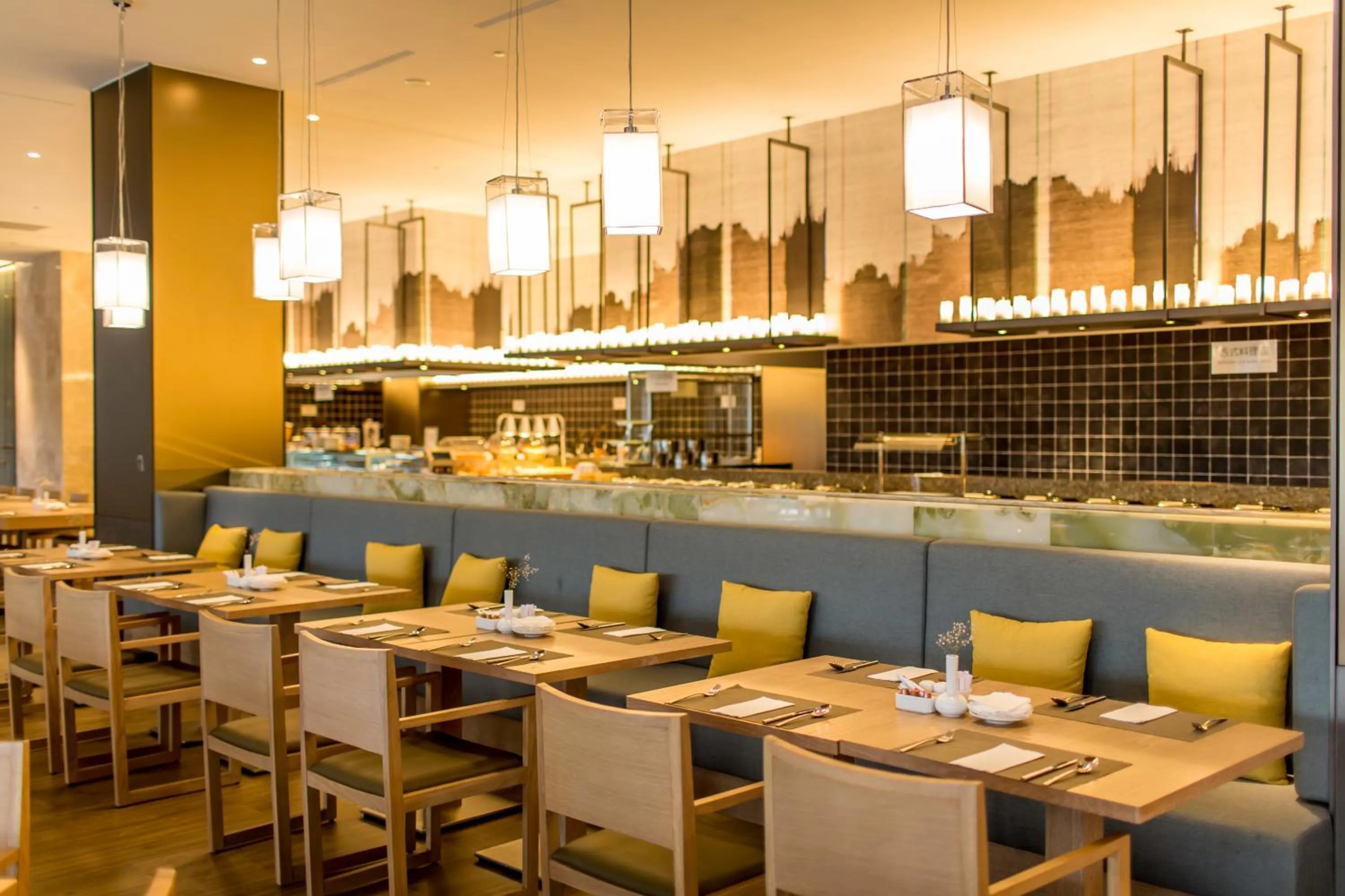 Restaurant/places to eat in Golden Lake Hotel