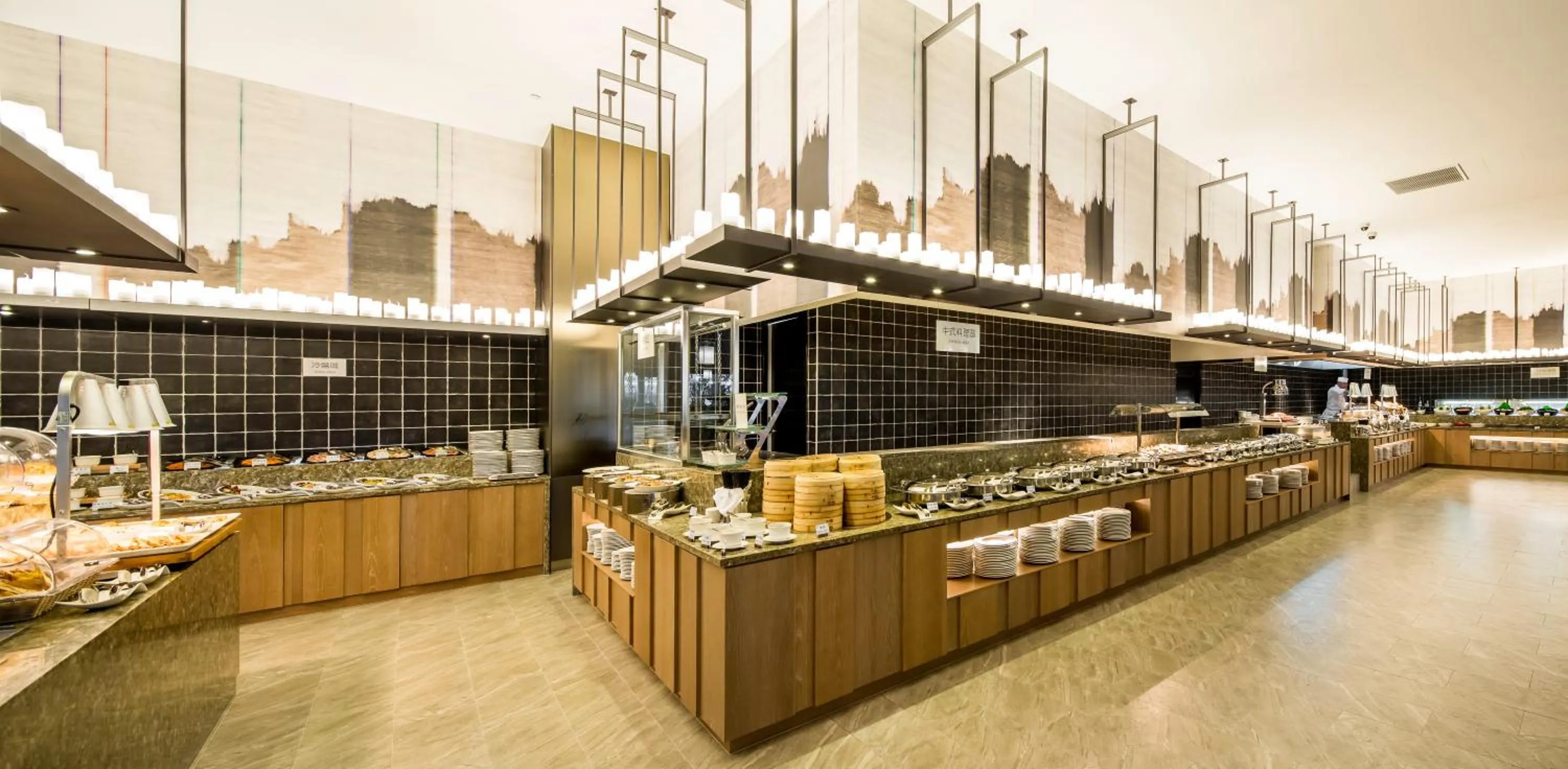 Restaurant/places to eat in Golden Lake Hotel