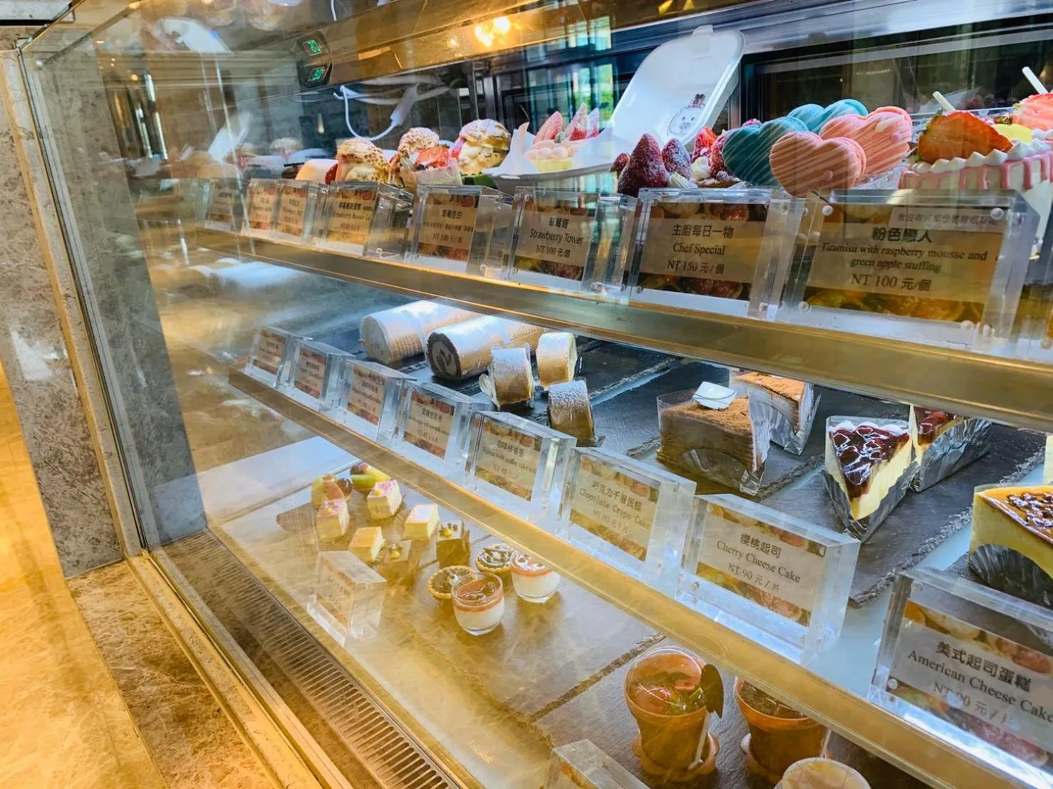 On-site shops in Golden Lake Hotel