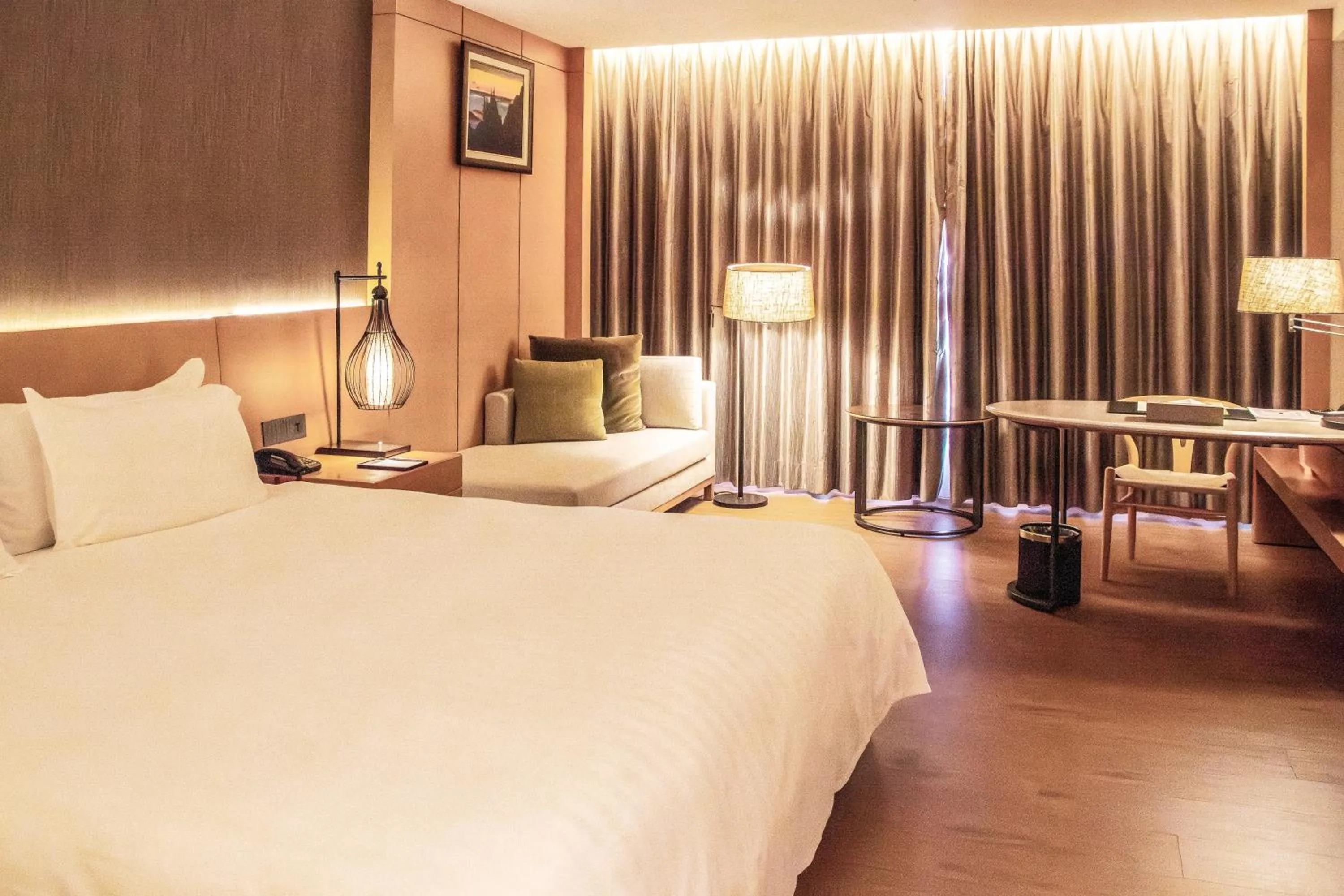 Photo of the whole room, Bed in Golden Lake Hotel