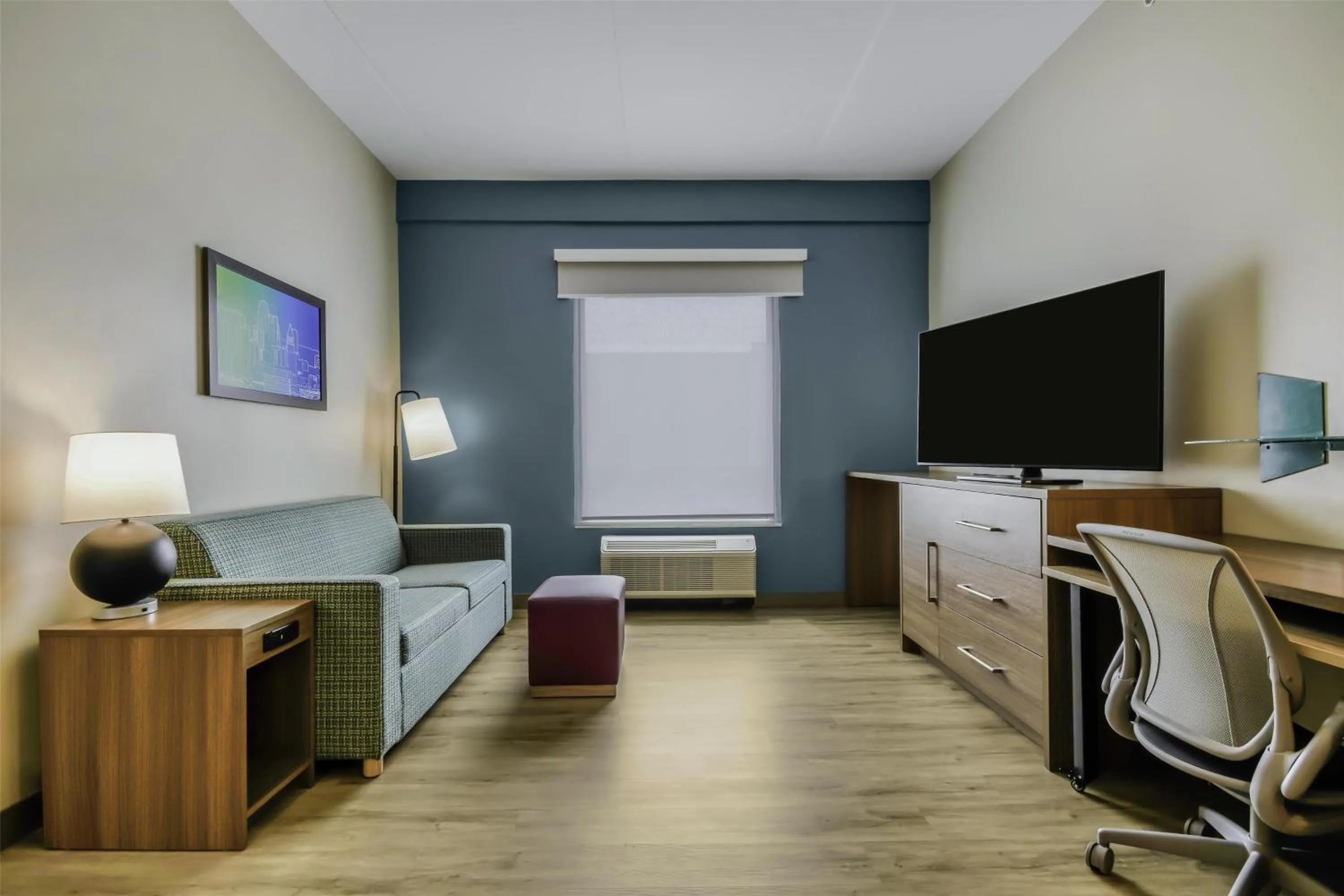 Living room in Home2 Suites By Hilton Cincinnati Midtown Oakley