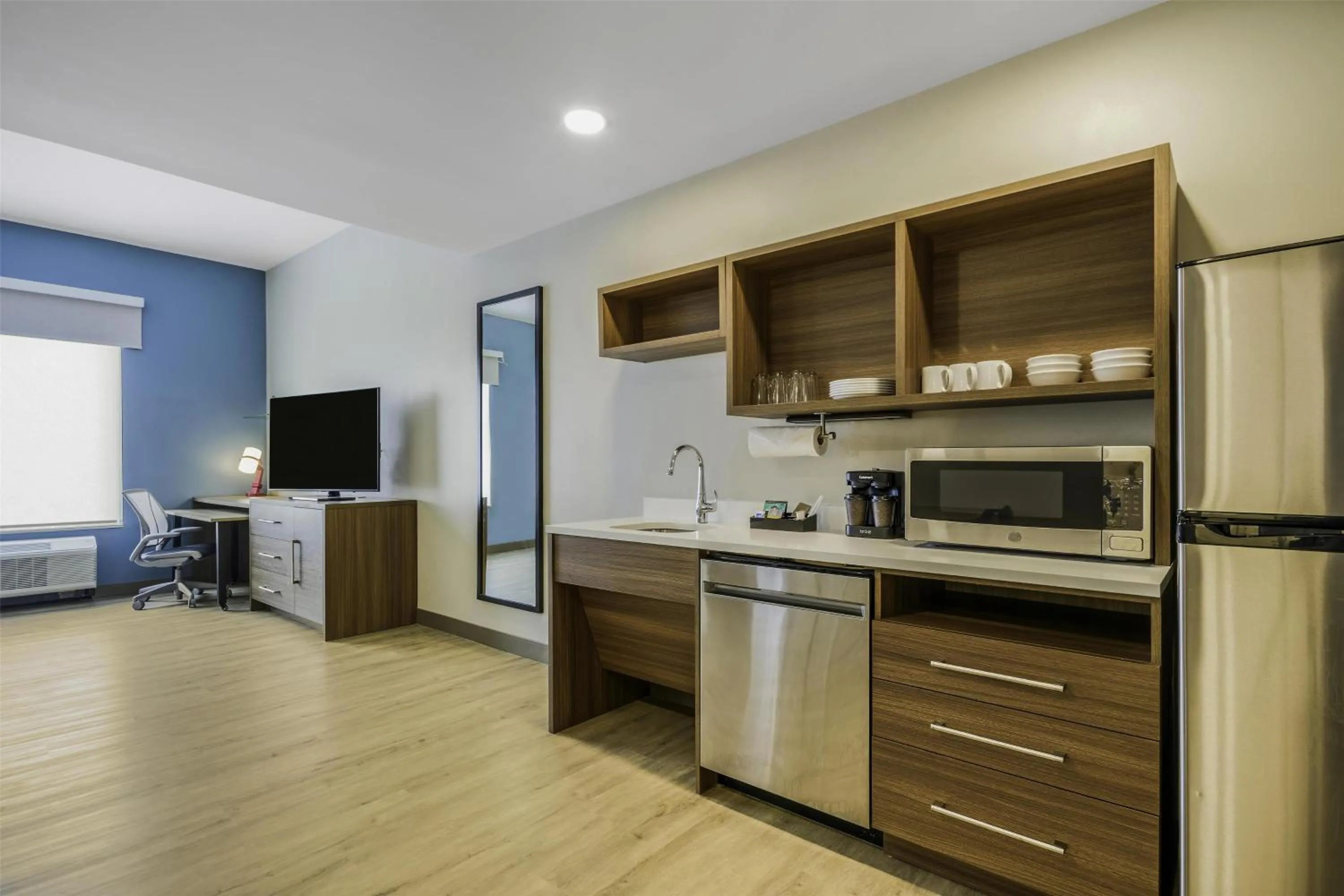 Kitchen or kitchenette in Home2 Suites By Hilton Cincinnati Midtown Oakley