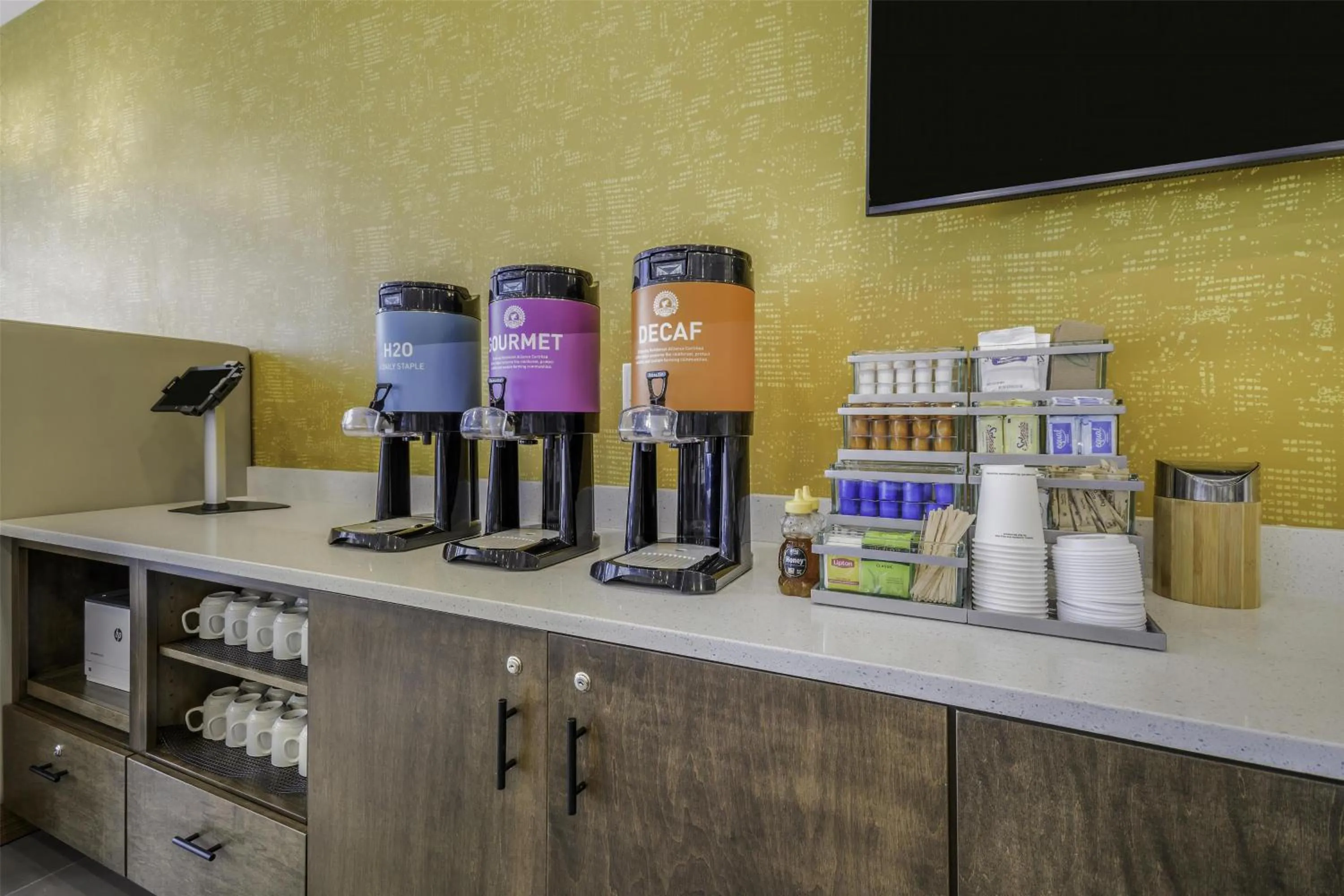Dining area in Home2 Suites By Hilton Cincinnati Midtown Oakley