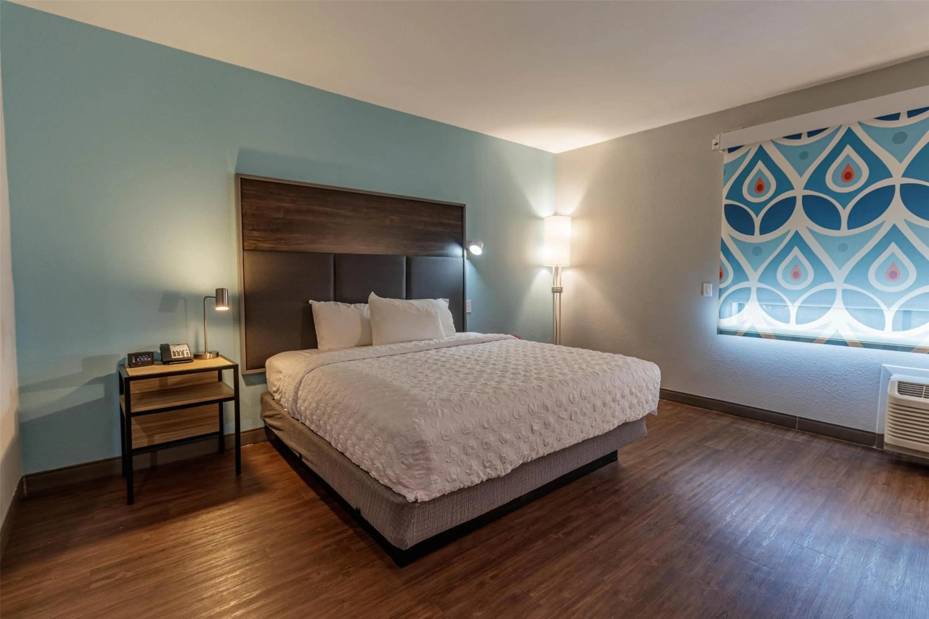 Bed in Tru By Hilton Mckinney