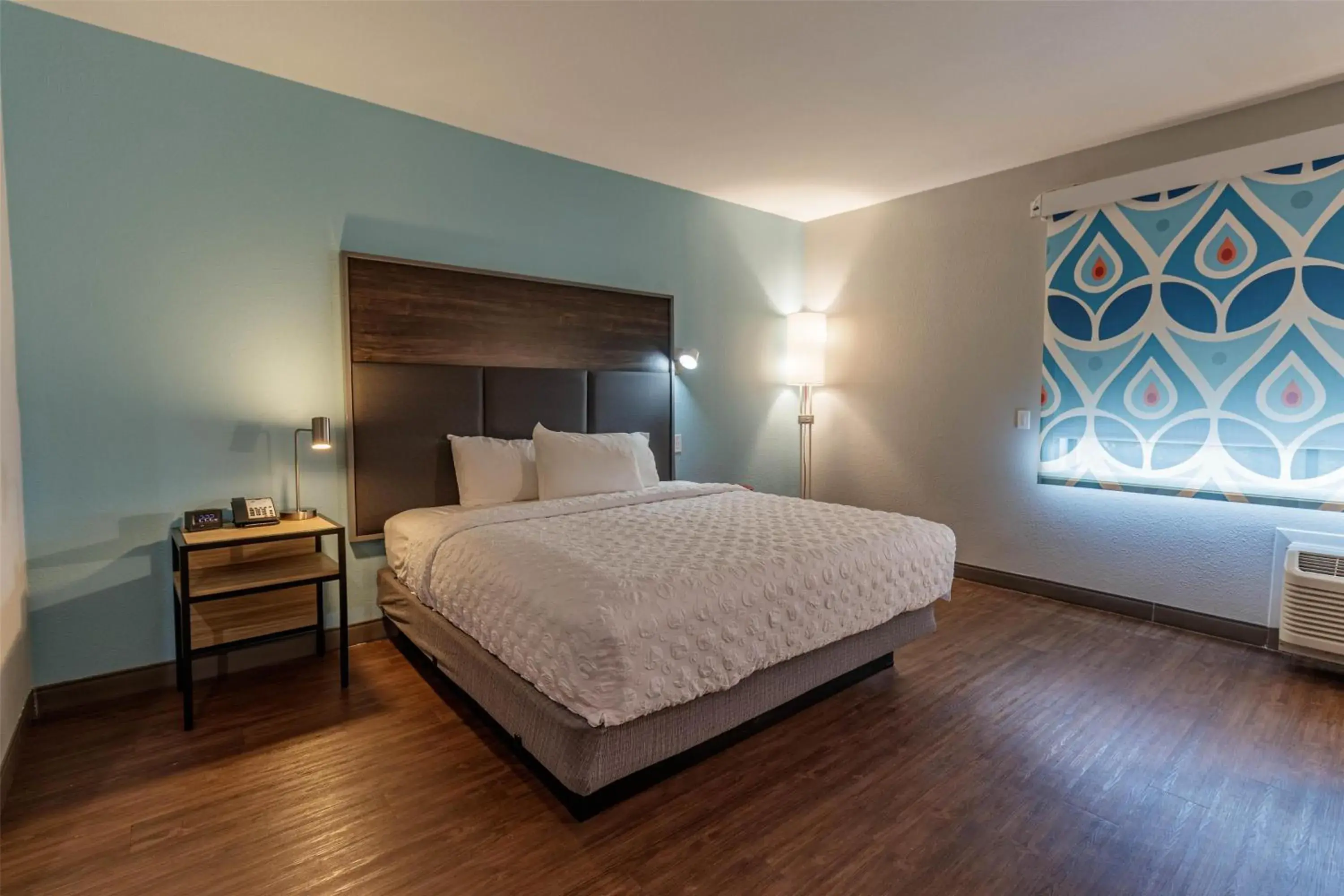 King Room with Bath Tub - Disability Access in Tru By Hilton Mckinney King Room with Bath Tub - Disability Access in Tru By Hilton Mckinney