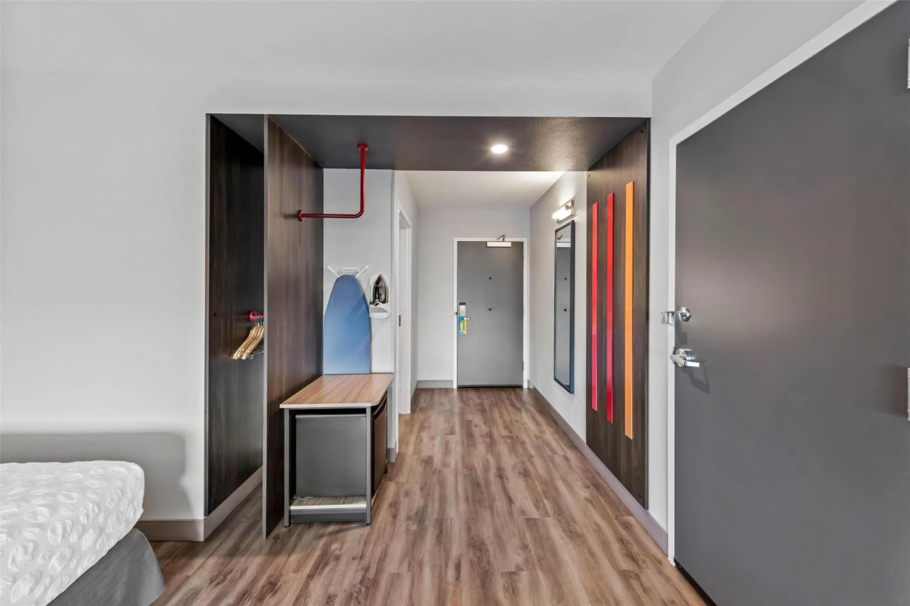 Photo of the whole room in Tru By Hilton Kansas City Airport