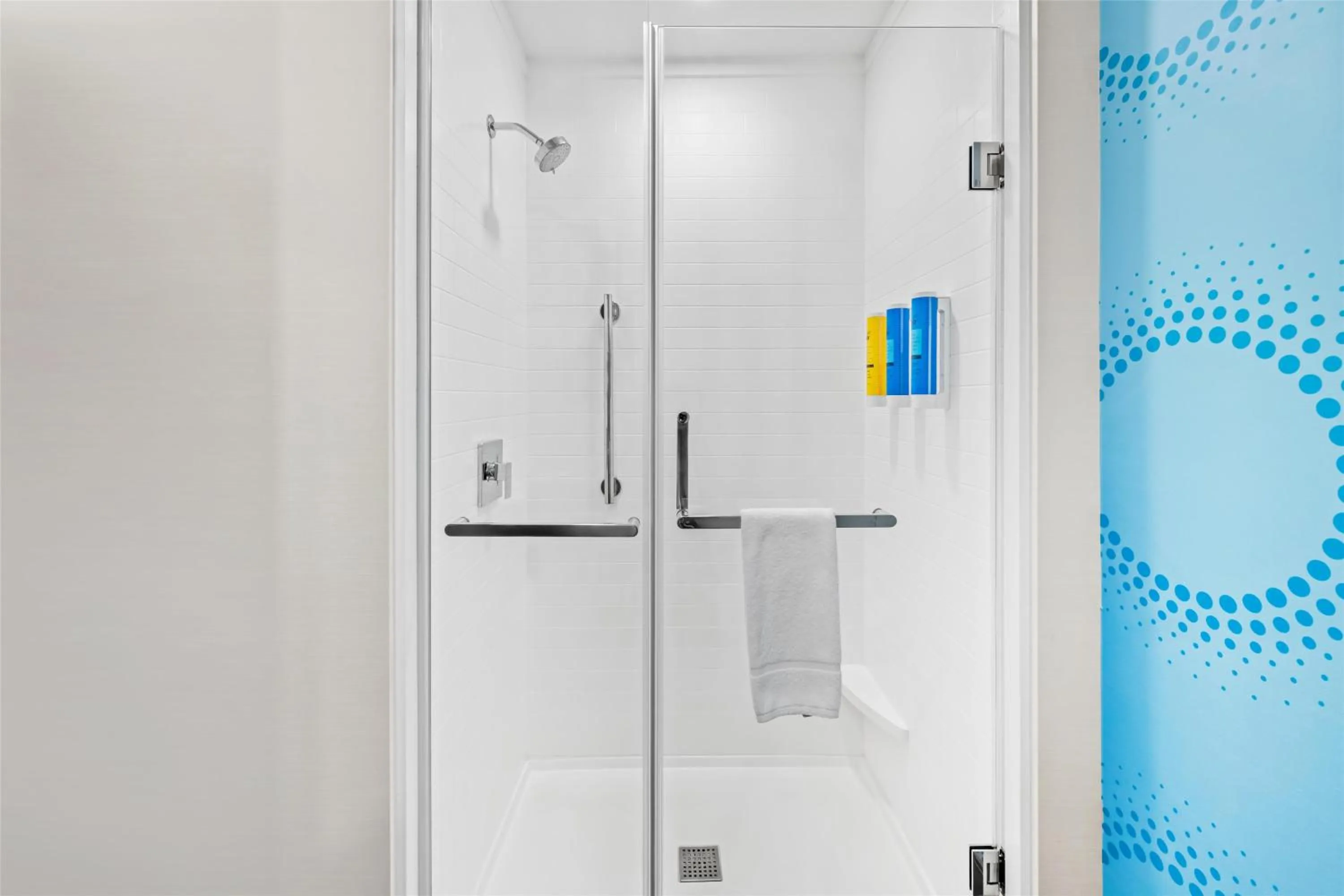 Bathroom in Tru By Hilton Kansas City Airport