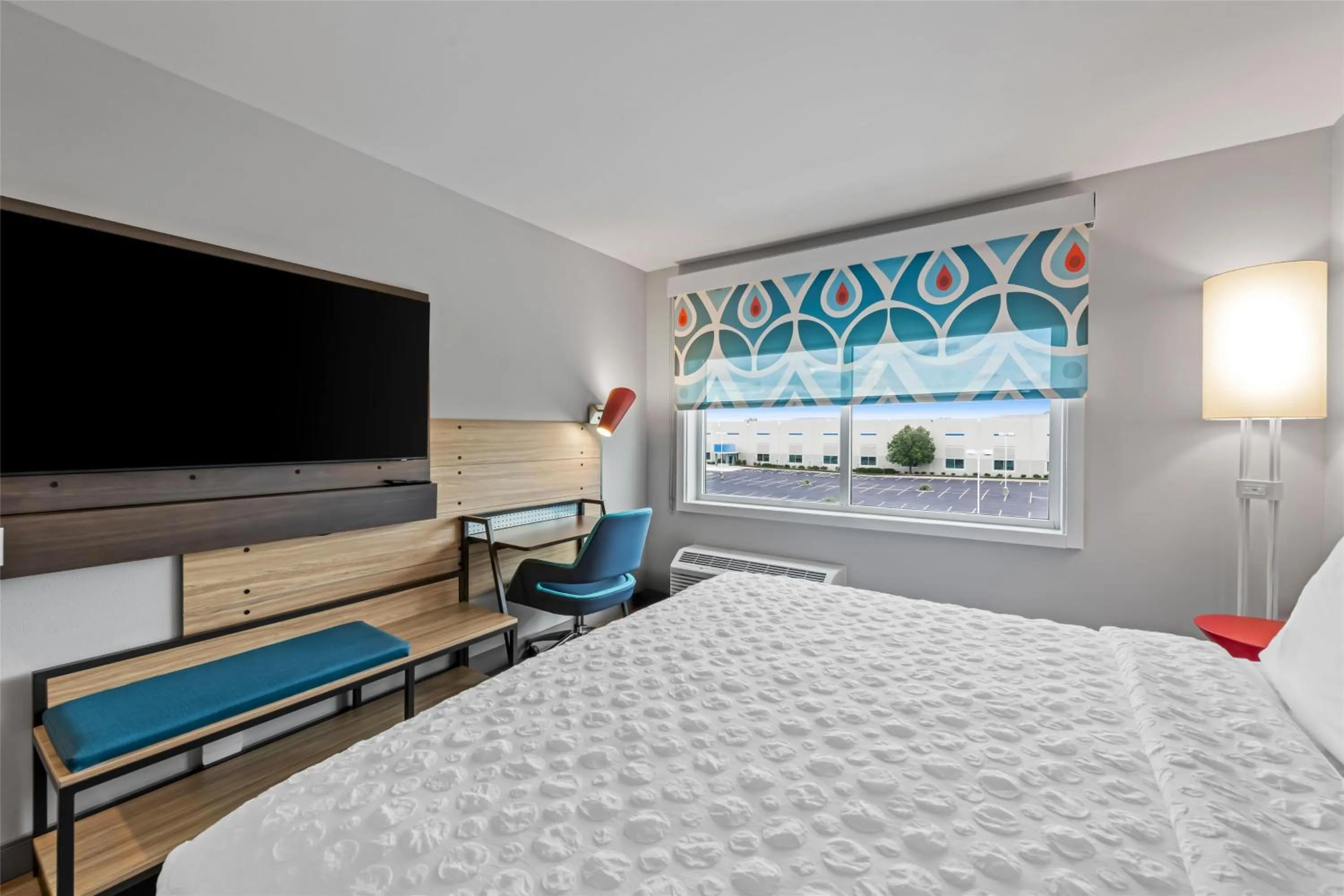 Bedroom, Bed in Tru By Hilton Kansas City Airport