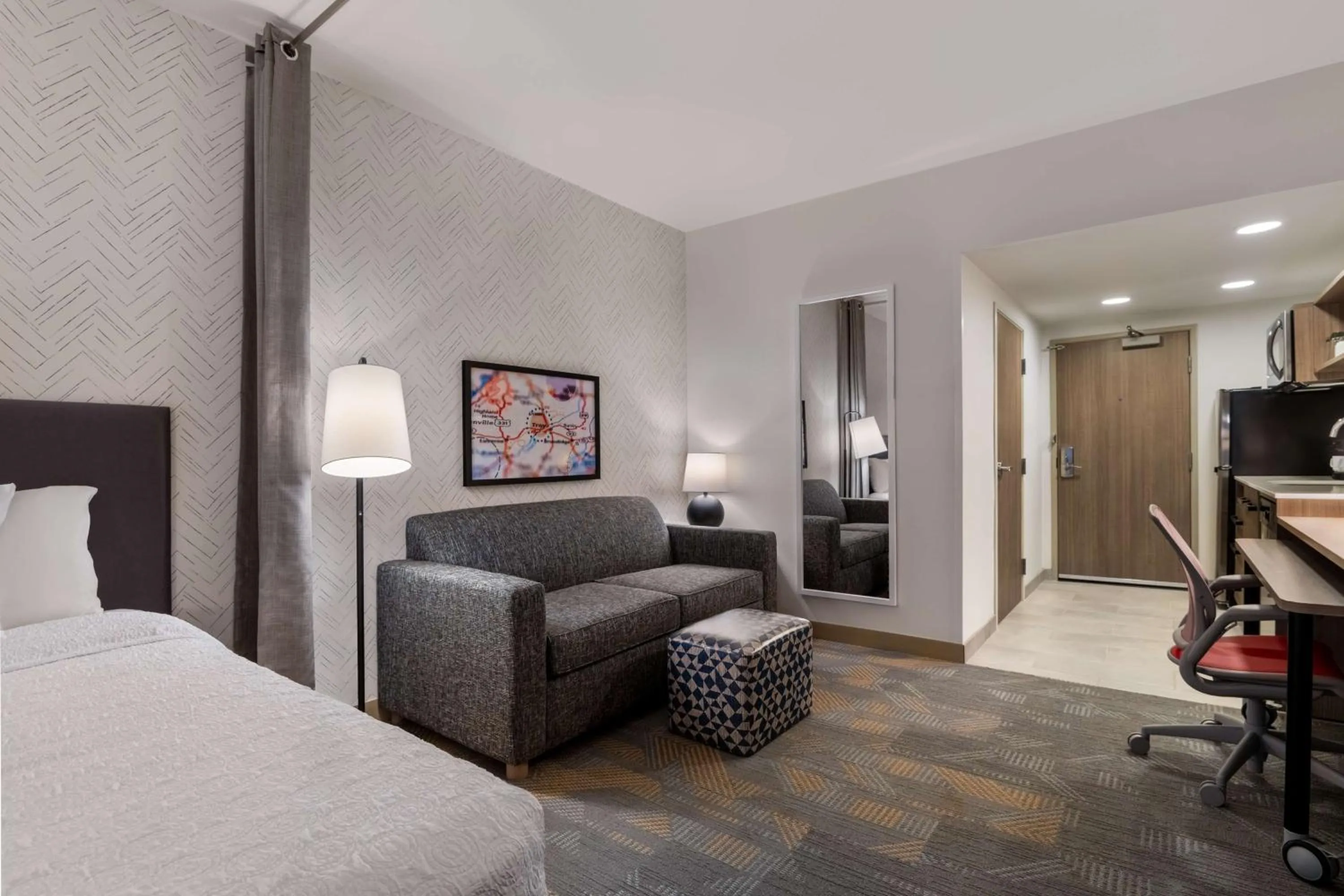 Living room, Bed in Home2 Suites By Hilton Troy, Al