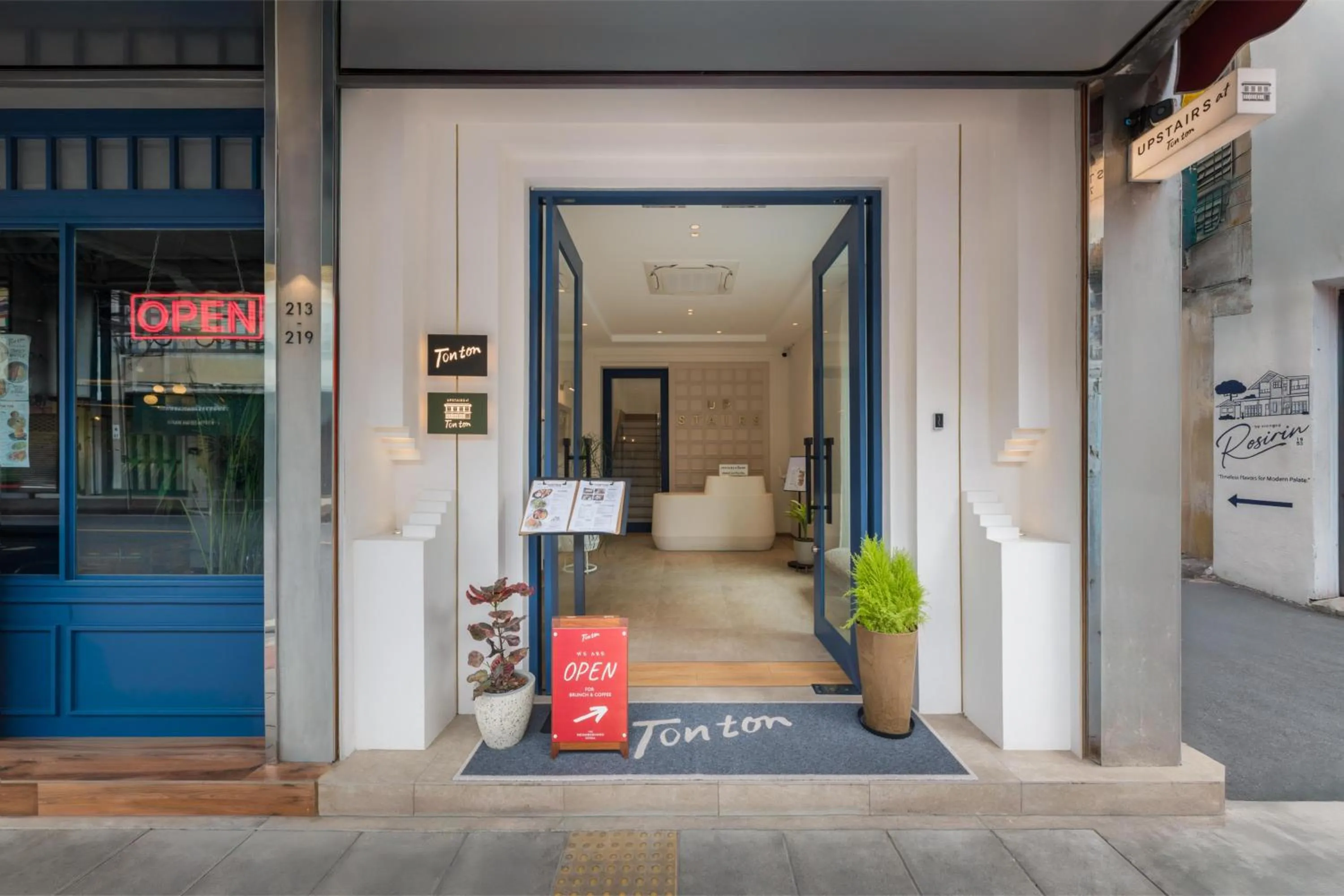 Facade/entrance in Upstairs at Ton Ton