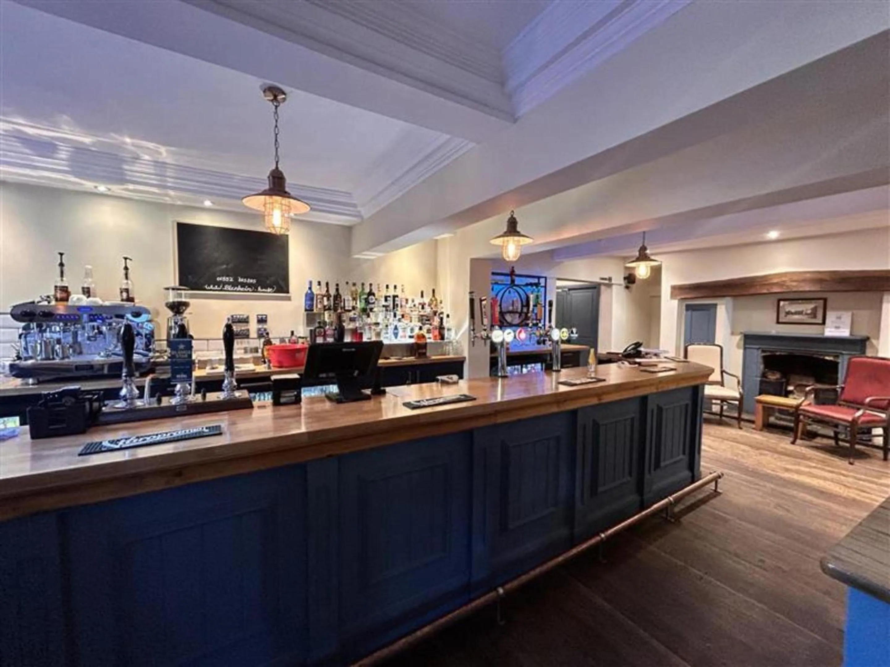 Lounge or bar in OYO Blenheim House