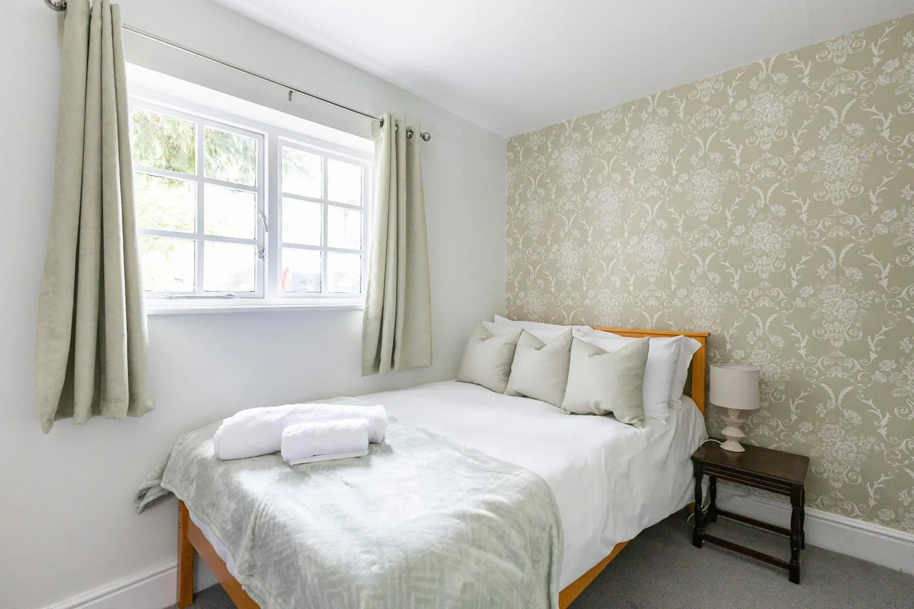 Compact Double Room in OYO Blenheim House Compact Double Room in OYO Blenheim House