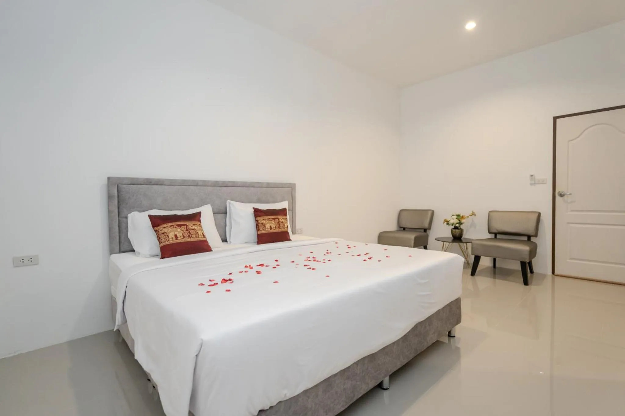 Bed in Golden Manora Hotel Bangtao Beach Phuket