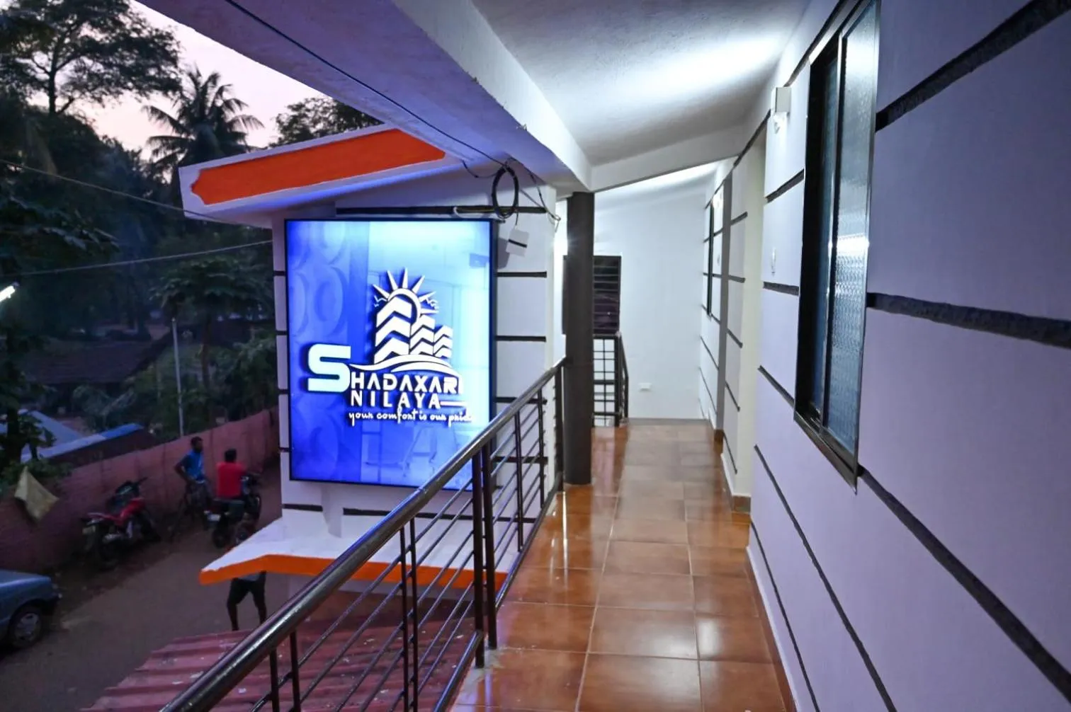 Facade/entrance in The Shadaxari Nilaya