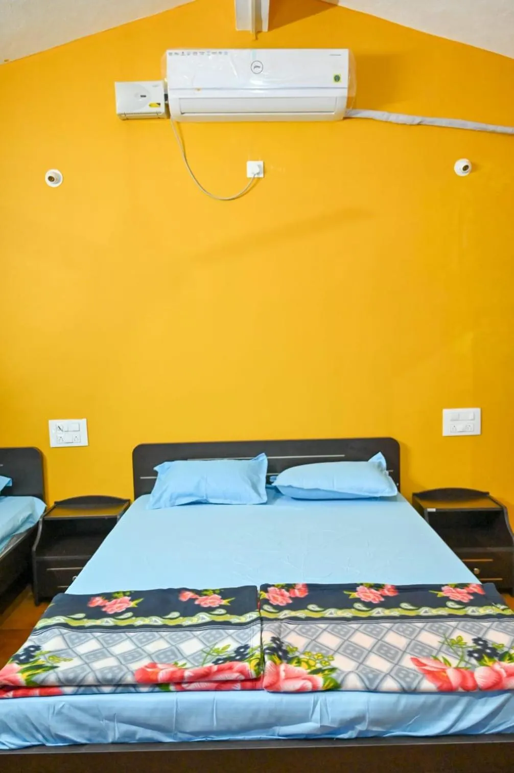 Bed in The Shadaxari Nilaya