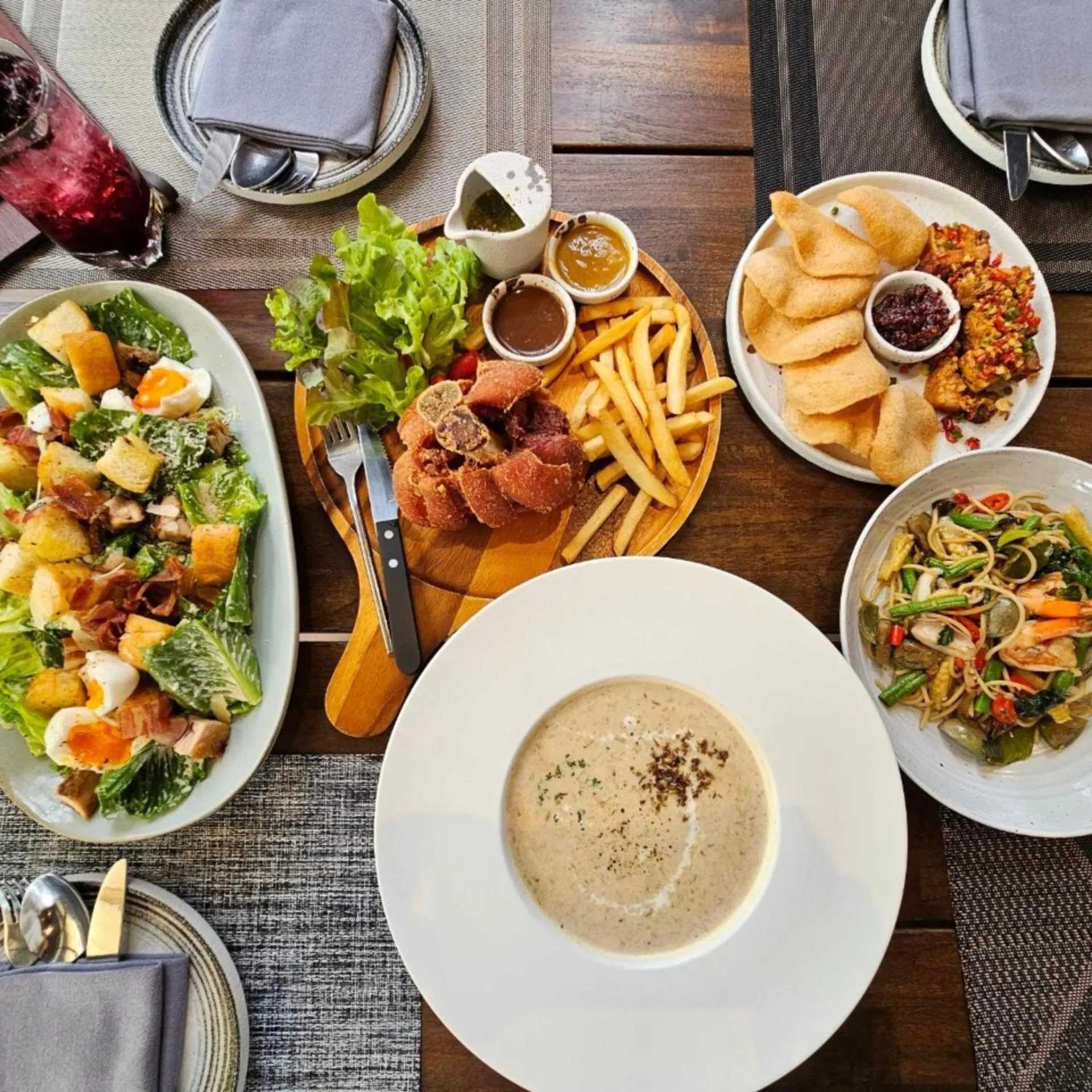 Restaurant/places to eat in The Idle Hotel and Residence