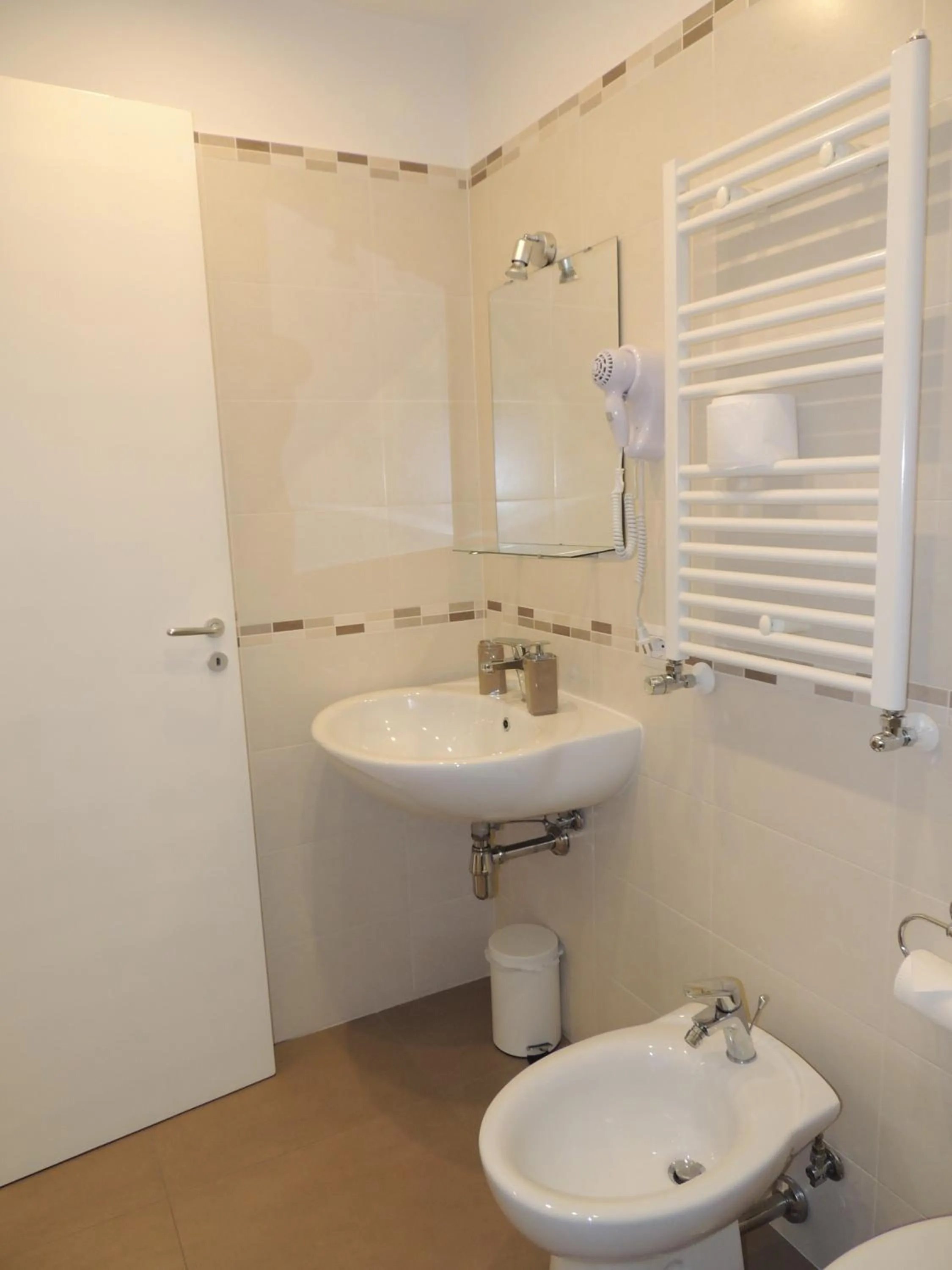 Shower in La Baia Di Partenope