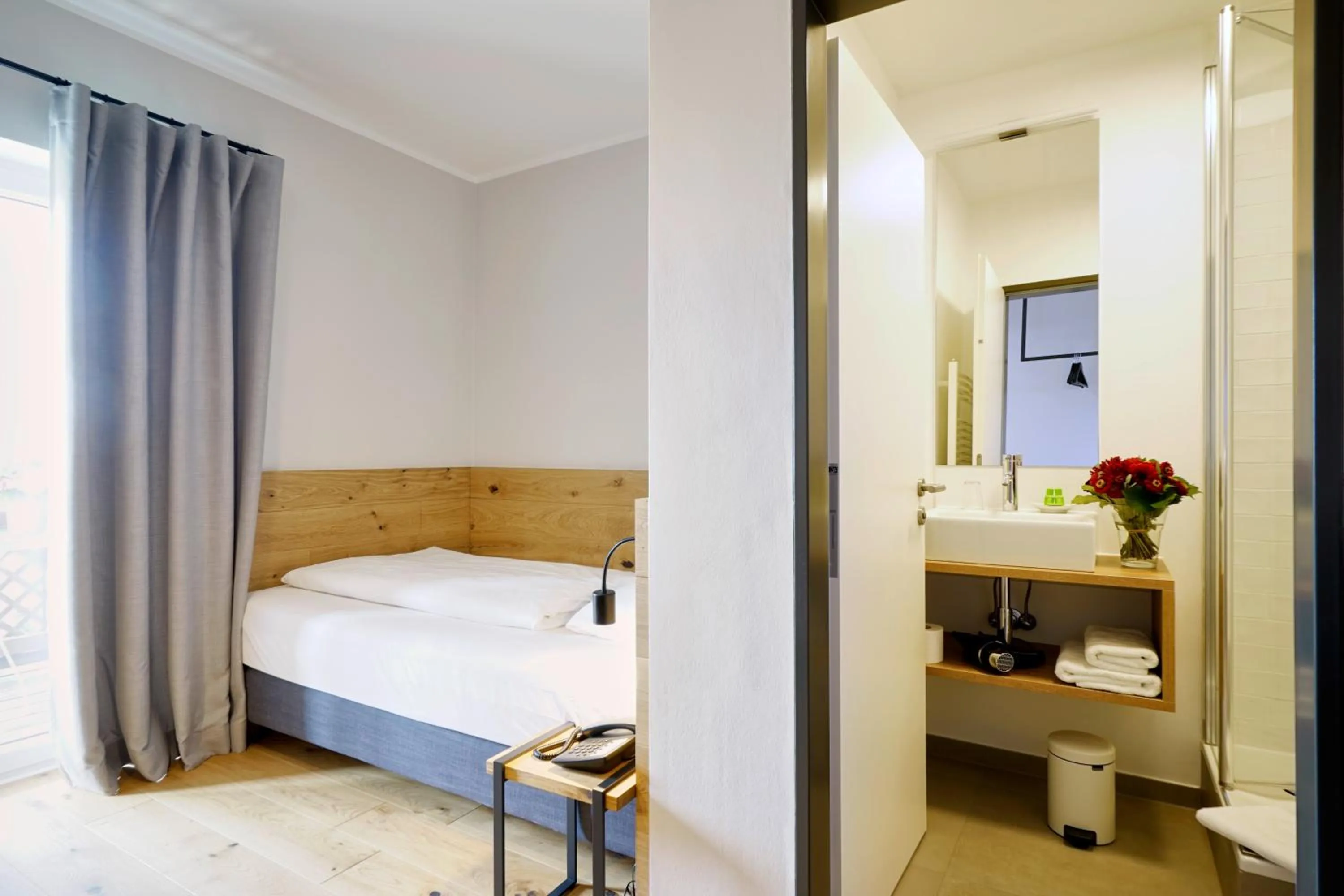 Bed in Gasthof Neuwirt Unterföhring