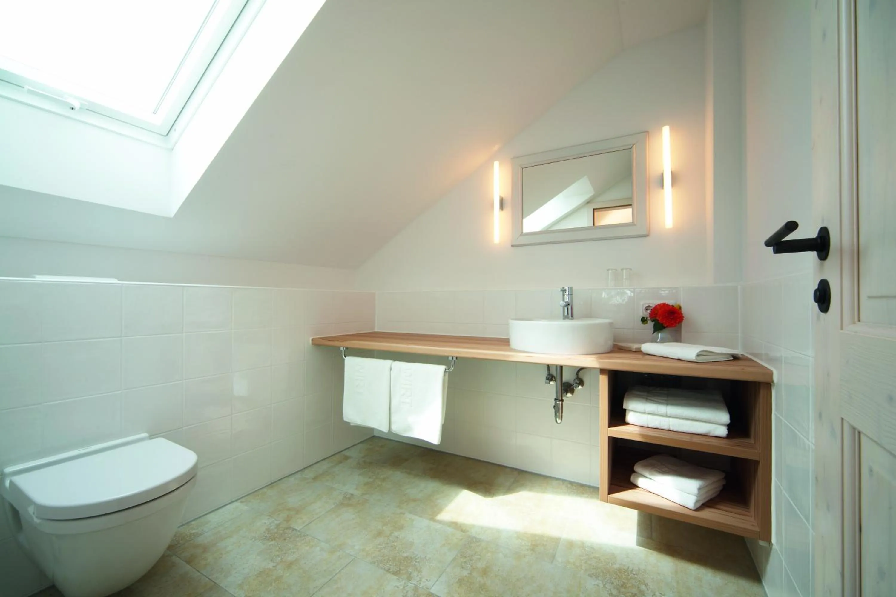 Bathroom in Gasthof Neuwirt Unterföhring