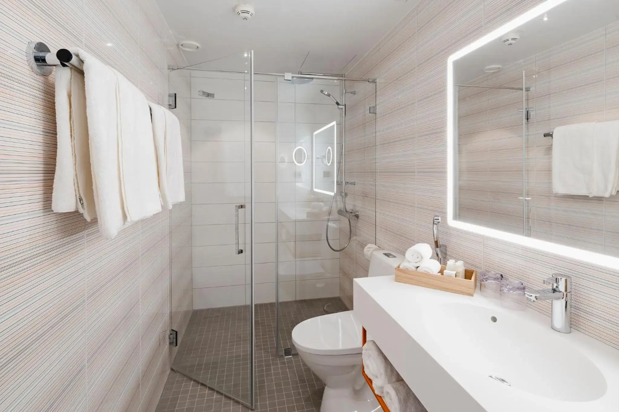 Standard King Room in Hotel Indigo Helsinki-Boulevard by IHG Standard King Room in Hotel Indigo Helsinki-Boulevard by IHG