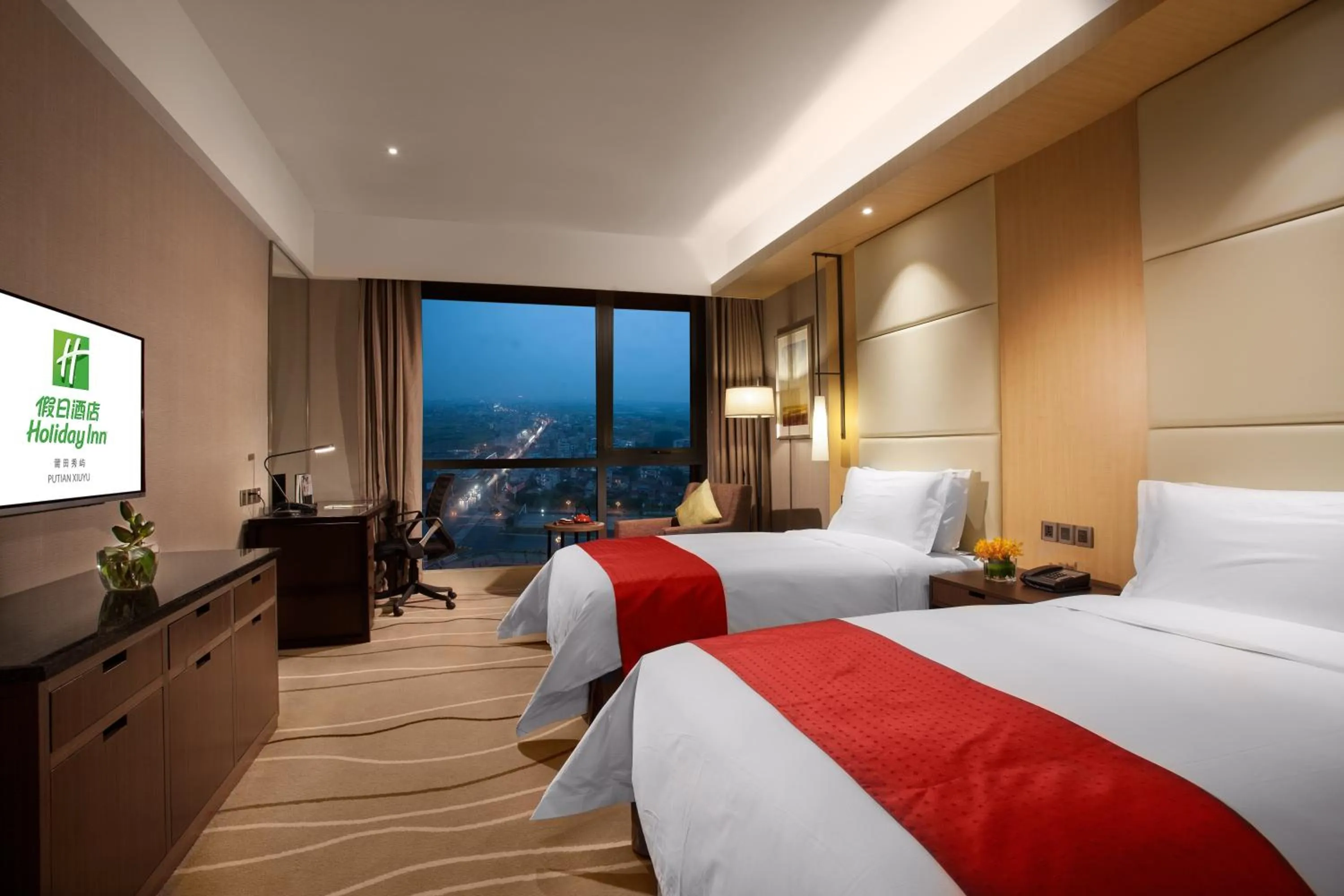 Photo of the whole room, Bed in Holiday Inn Putian Xiuyu by IHG