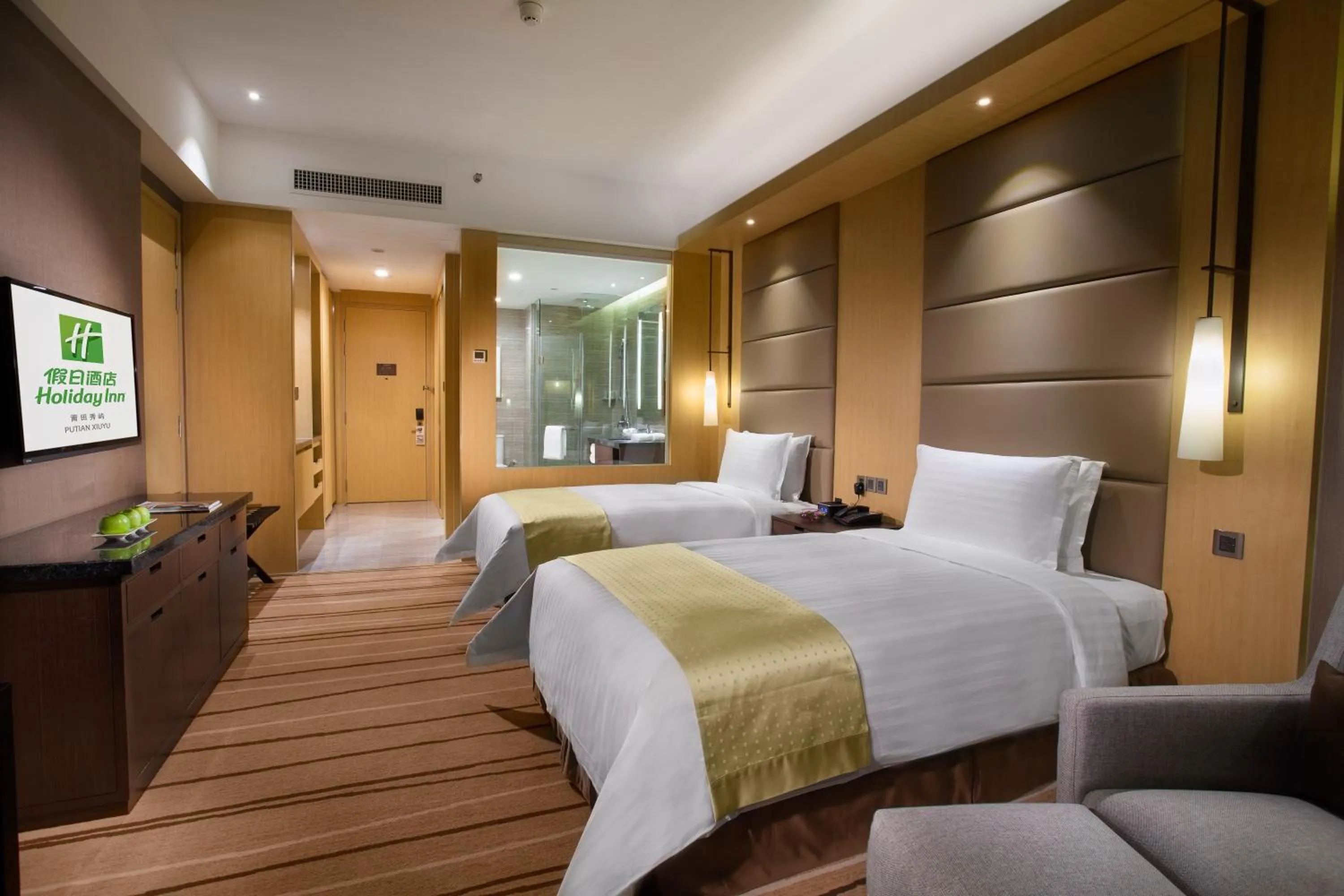 Photo of the whole room, Bed in Holiday Inn Putian Xiuyu by IHG