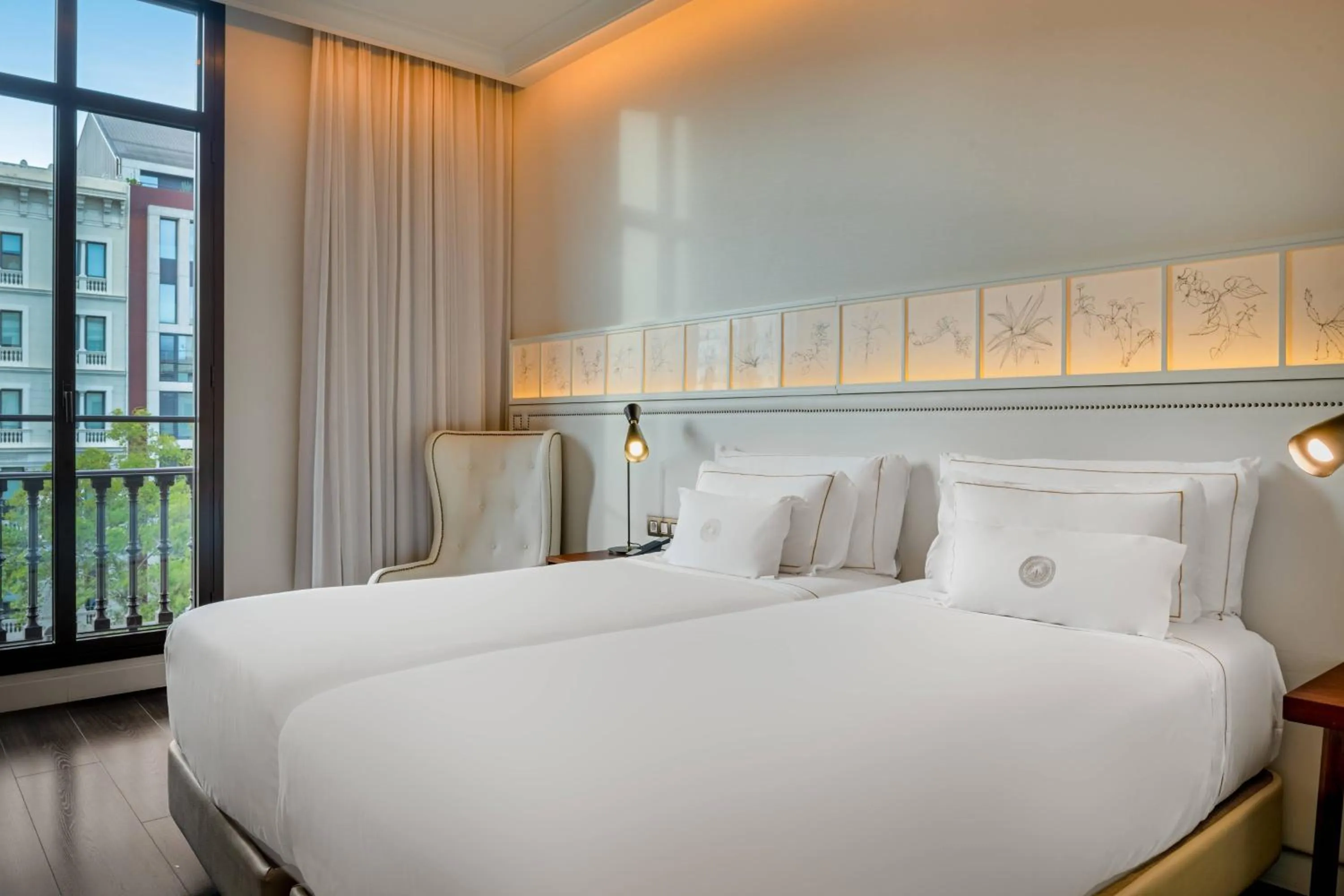 Photo of the whole room, Bed in Cotton House Hotel, Autograph Collection