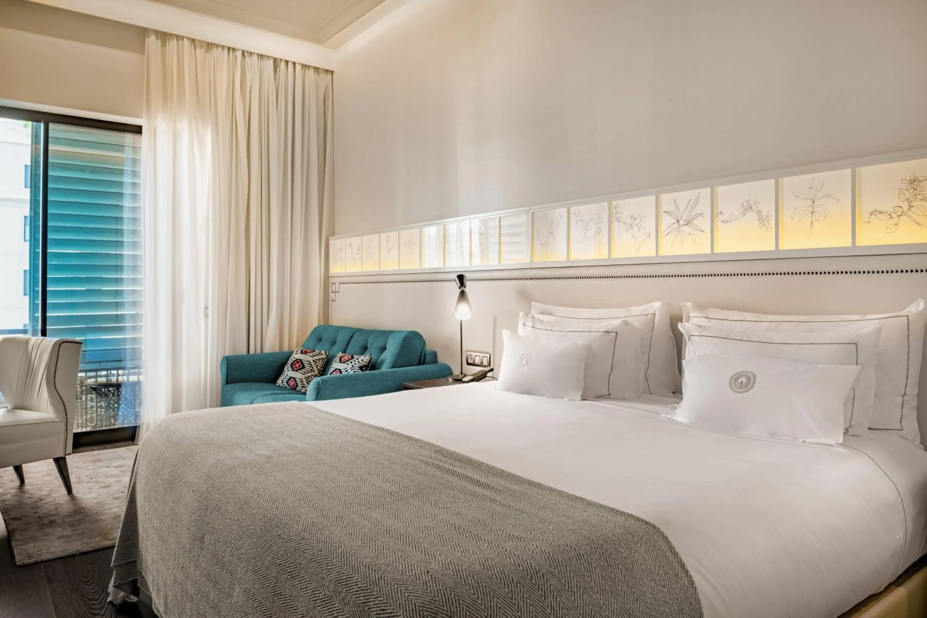 Photo of the whole room, Bed in Cotton House Hotel, Autograph Collection