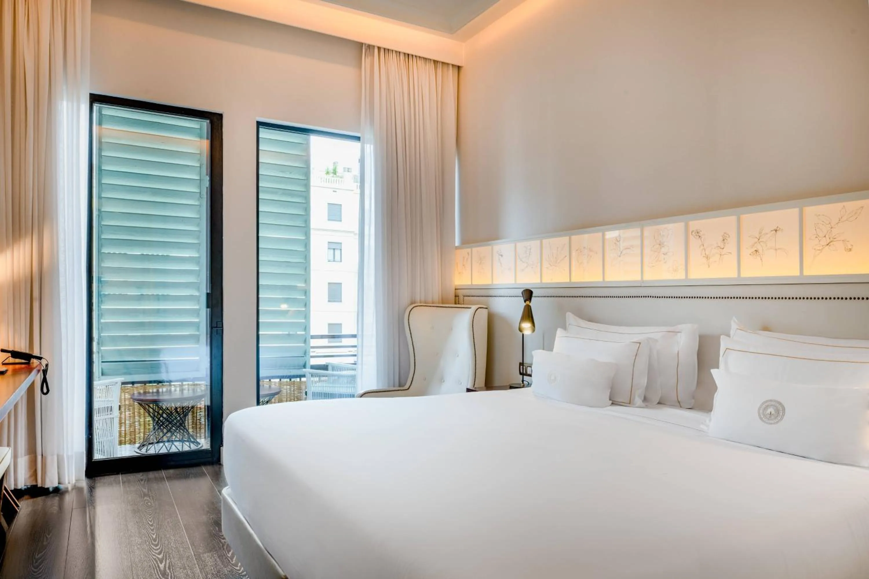 Photo of the whole room, Bed in Cotton House Hotel, Autograph Collection