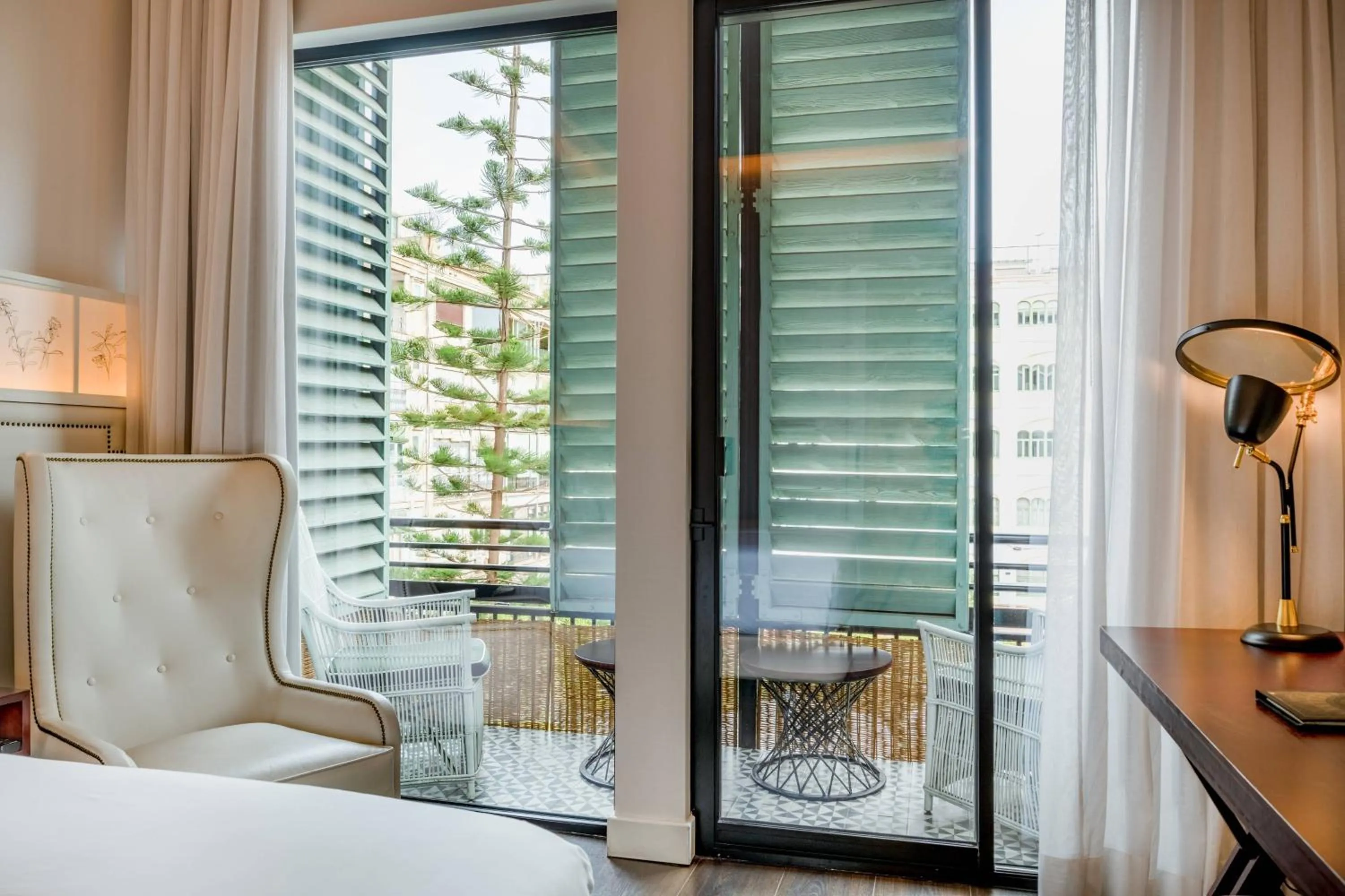 Photo of the whole room, Bed in Cotton House Hotel, Autograph Collection