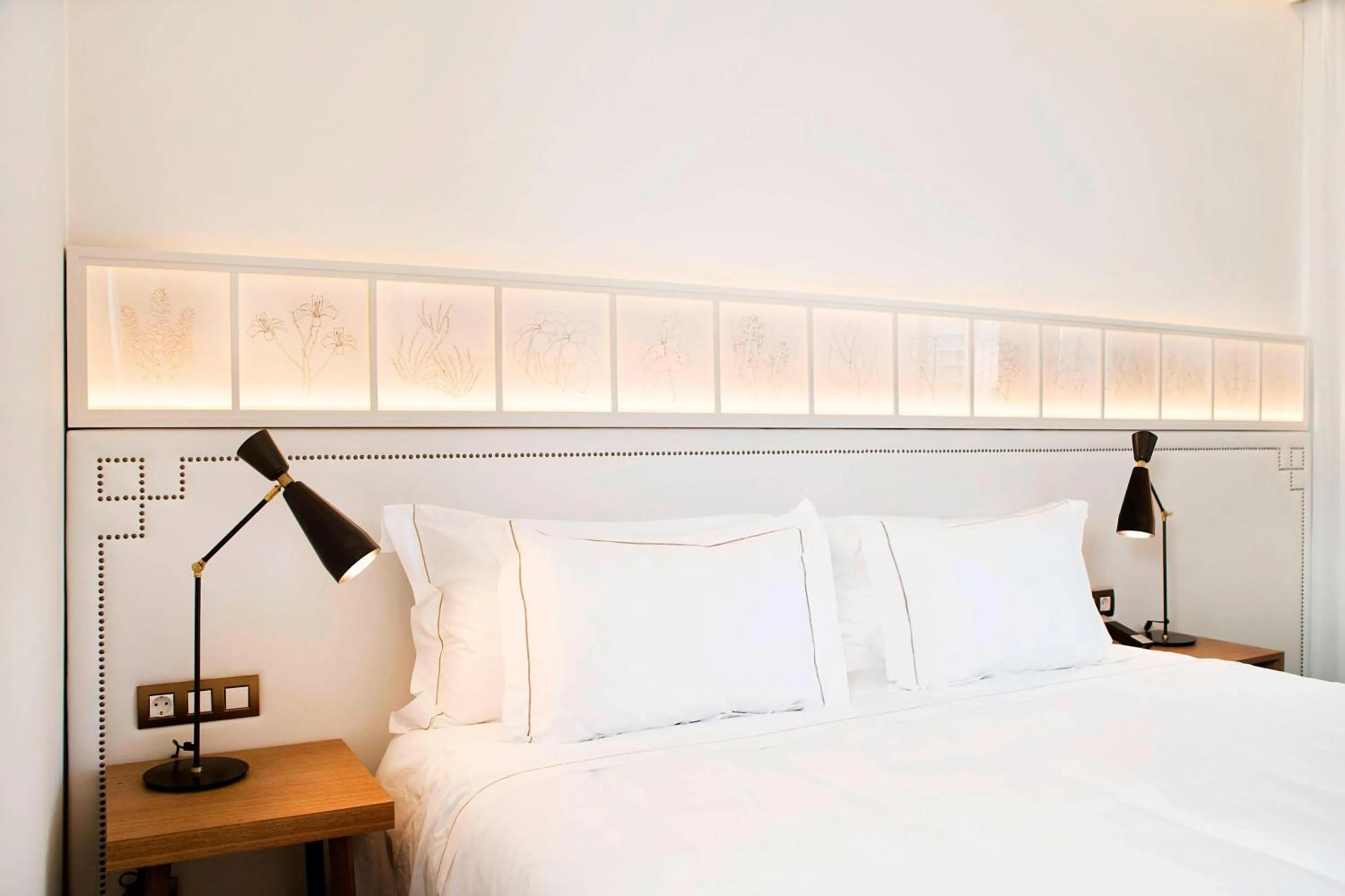 Photo of the whole room, Bed in Cotton House Hotel, Autograph Collection