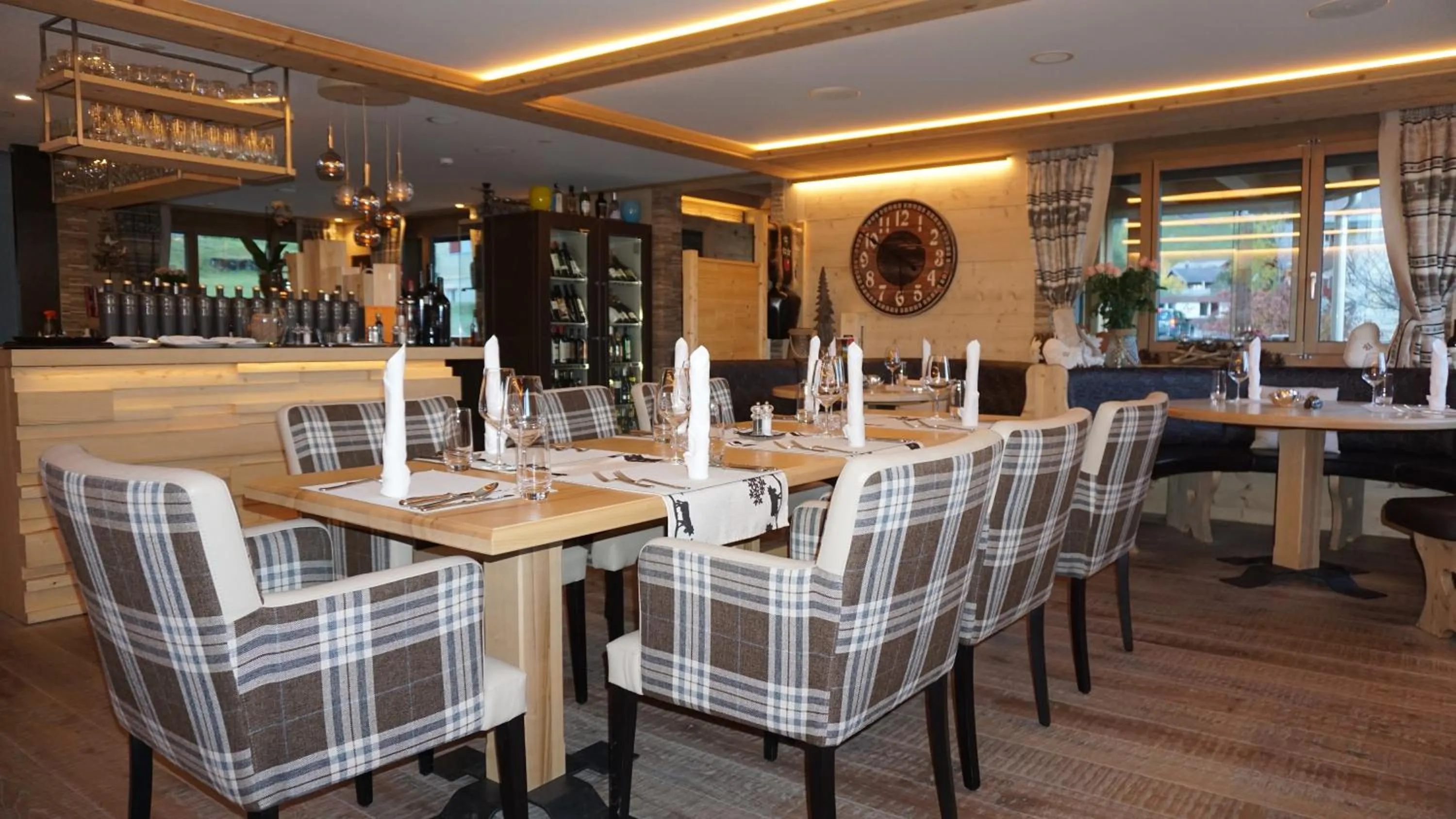 Restaurant/places to eat in Caschu Alp Boutique Design Hotel Stoos - adults only