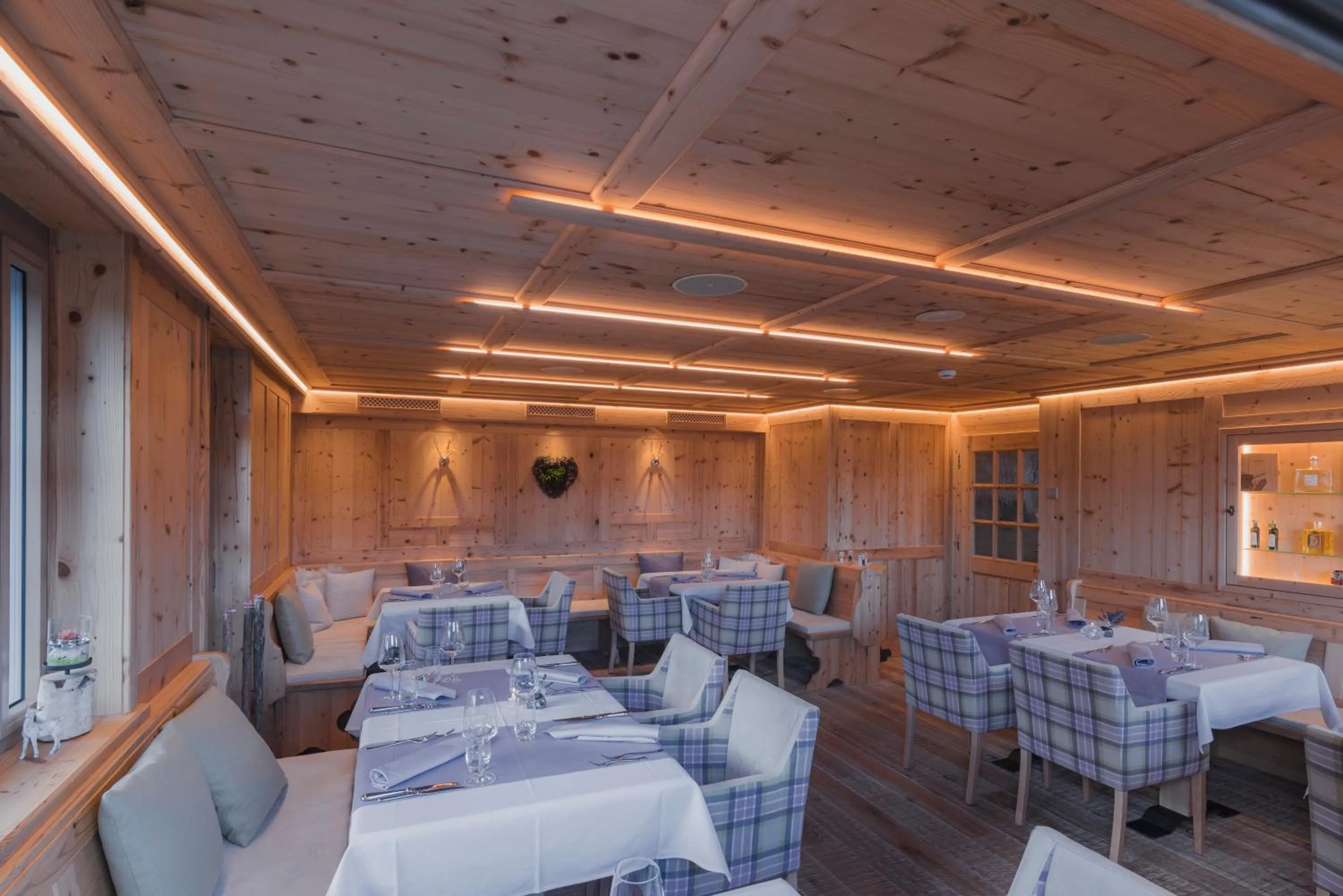 Restaurant/places to eat in Caschu Alp Boutique Design Hotel Stoos - adults only