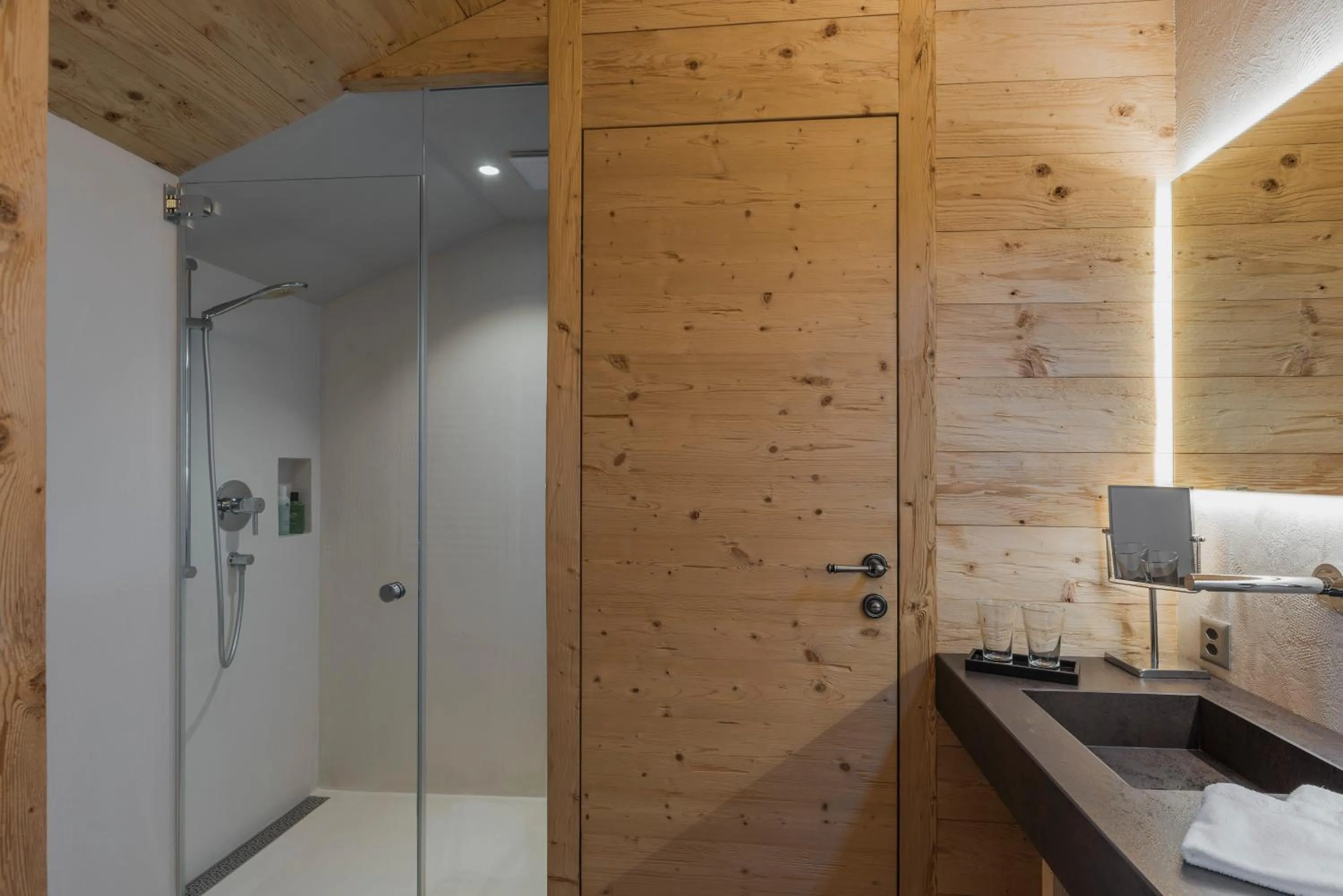 Shower in Caschu Alp Boutique Design Hotel Stoos - adults only