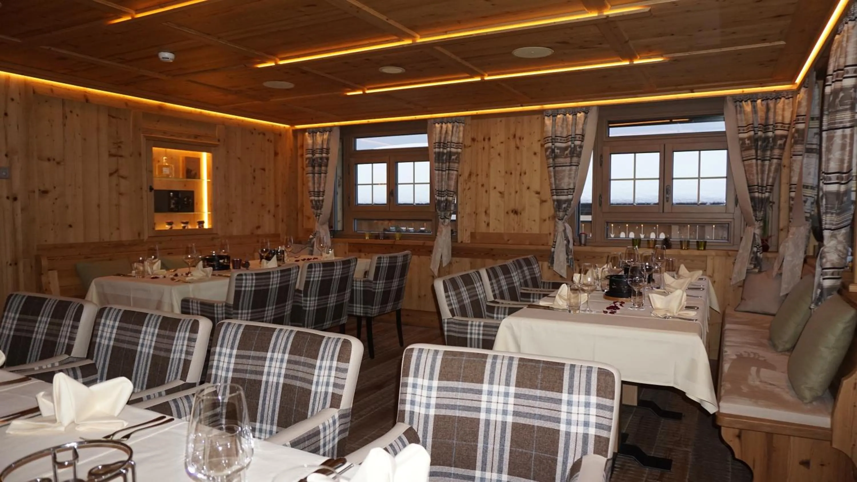 Restaurant/places to eat in Caschu Alp Boutique Design Hotel Stoos - adults only