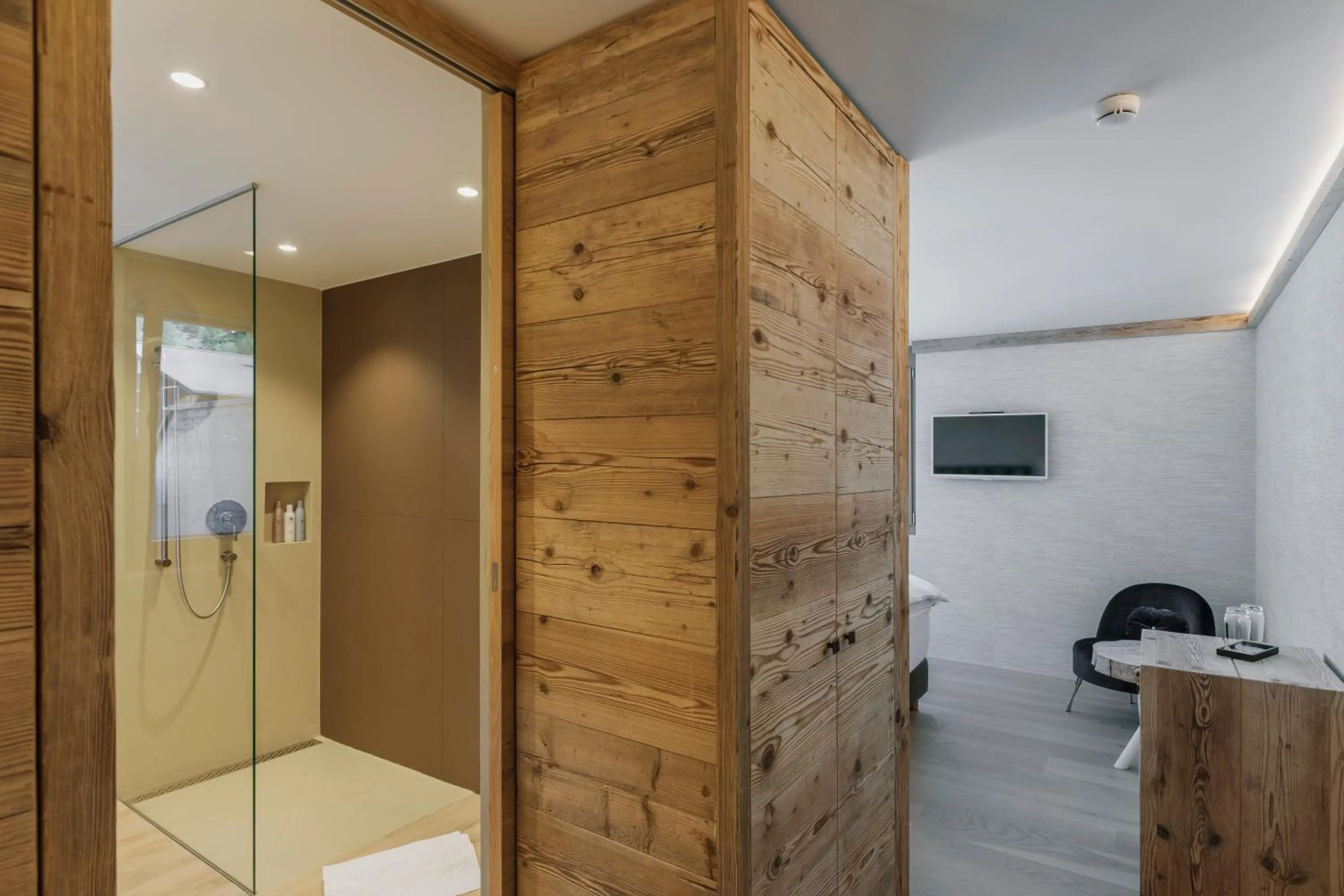 Shower in Caschu Alp Boutique Design Hotel Stoos - adults only