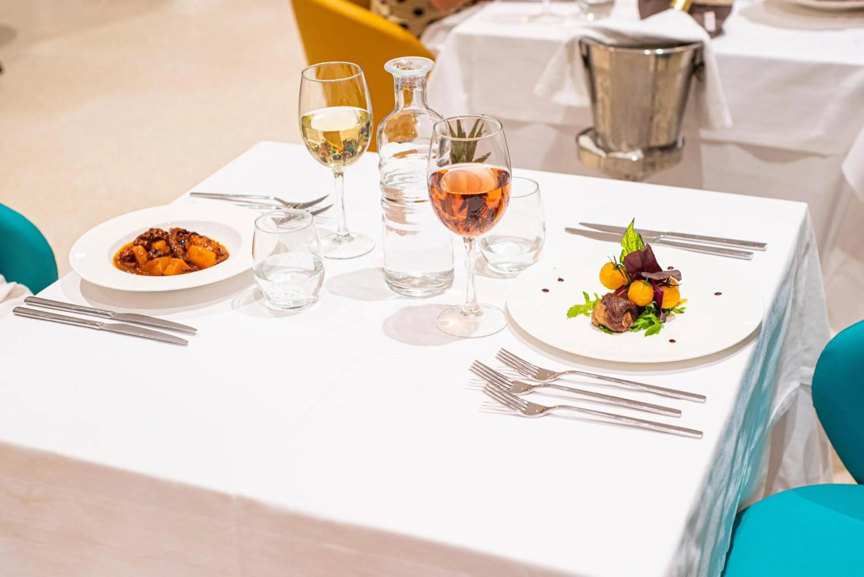 Restaurant/places to eat in Marelive - CDSHotels