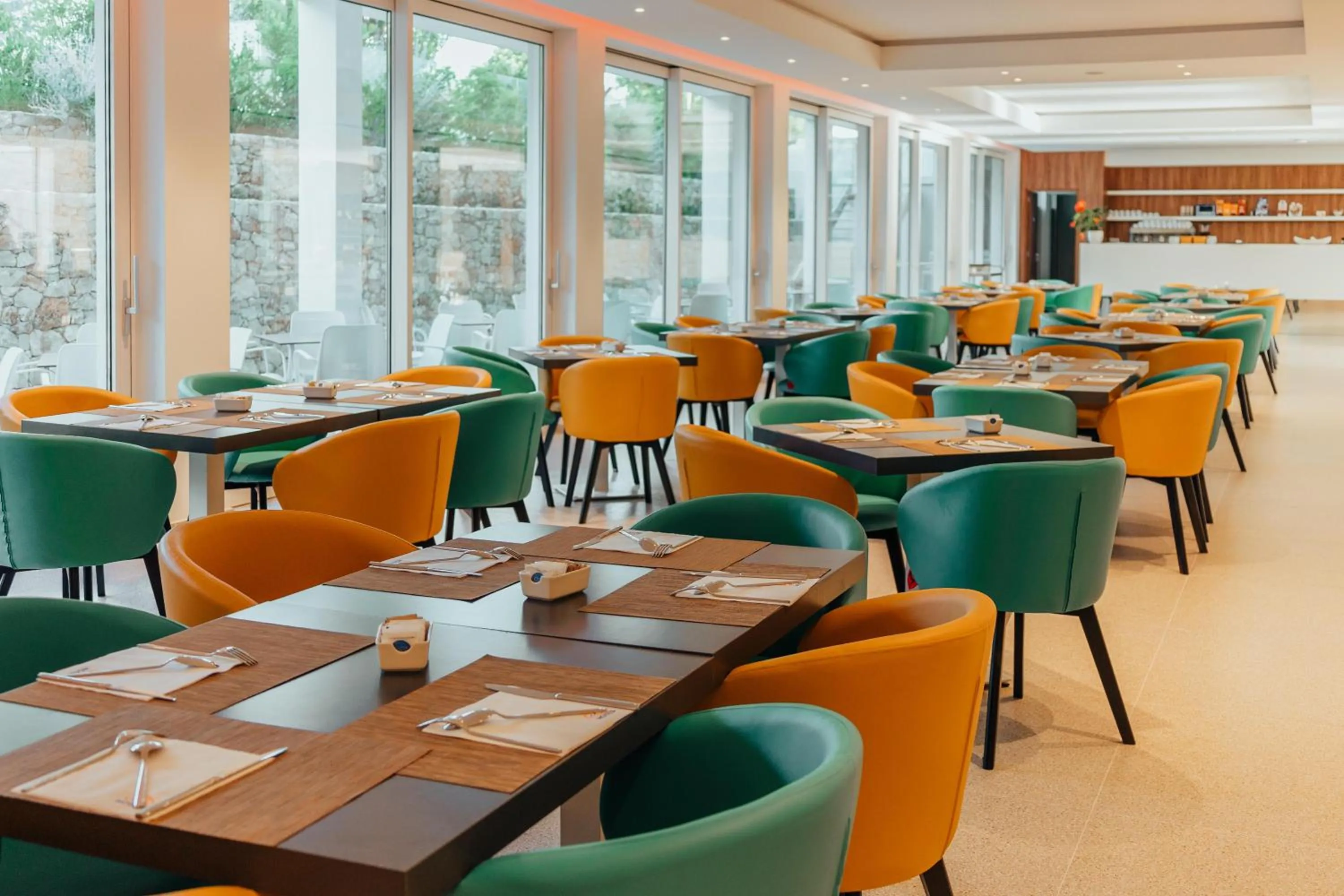 Restaurant/places to eat in Marelive - CDSHotels