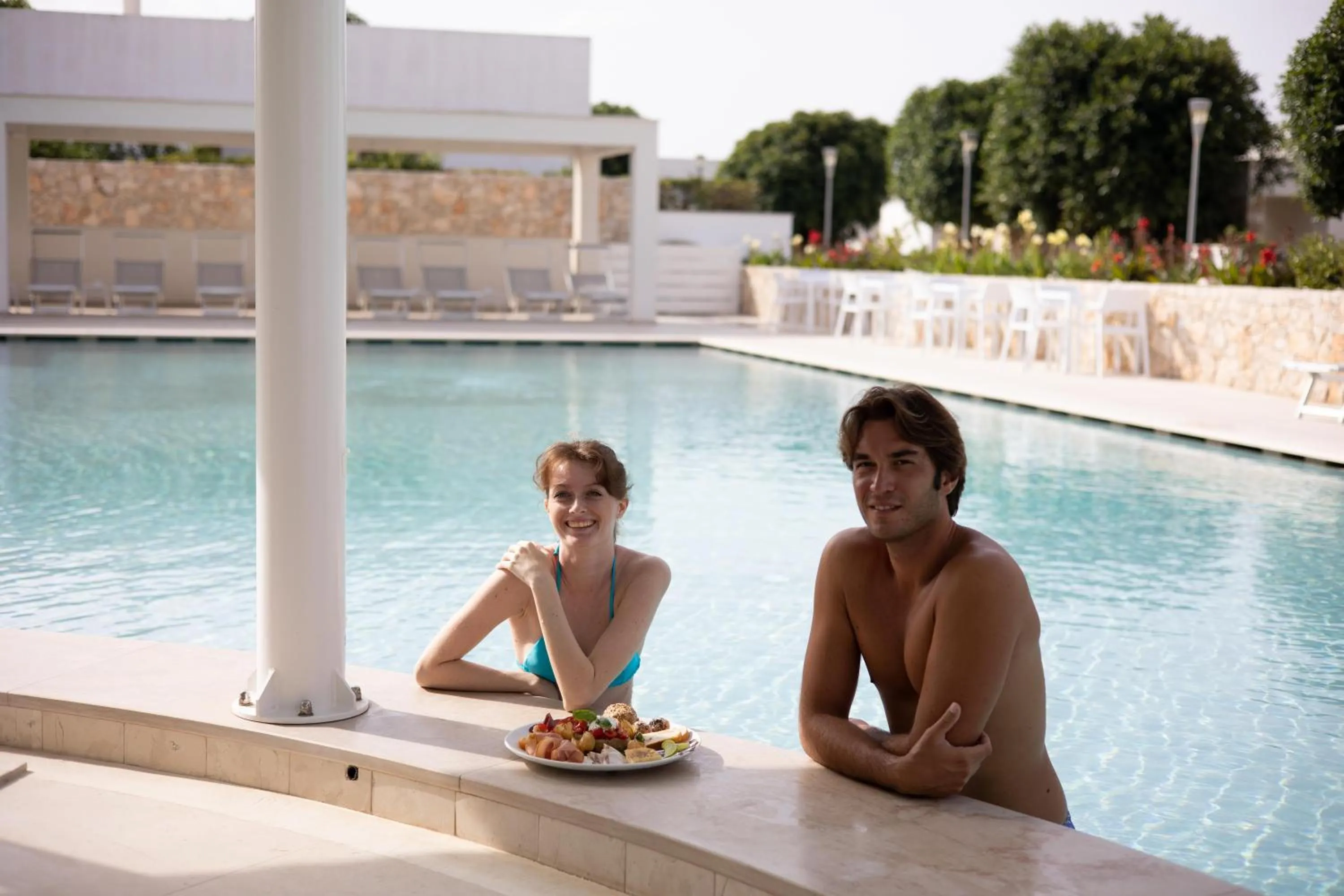 Swimming pool in Marelive - CDSHotels